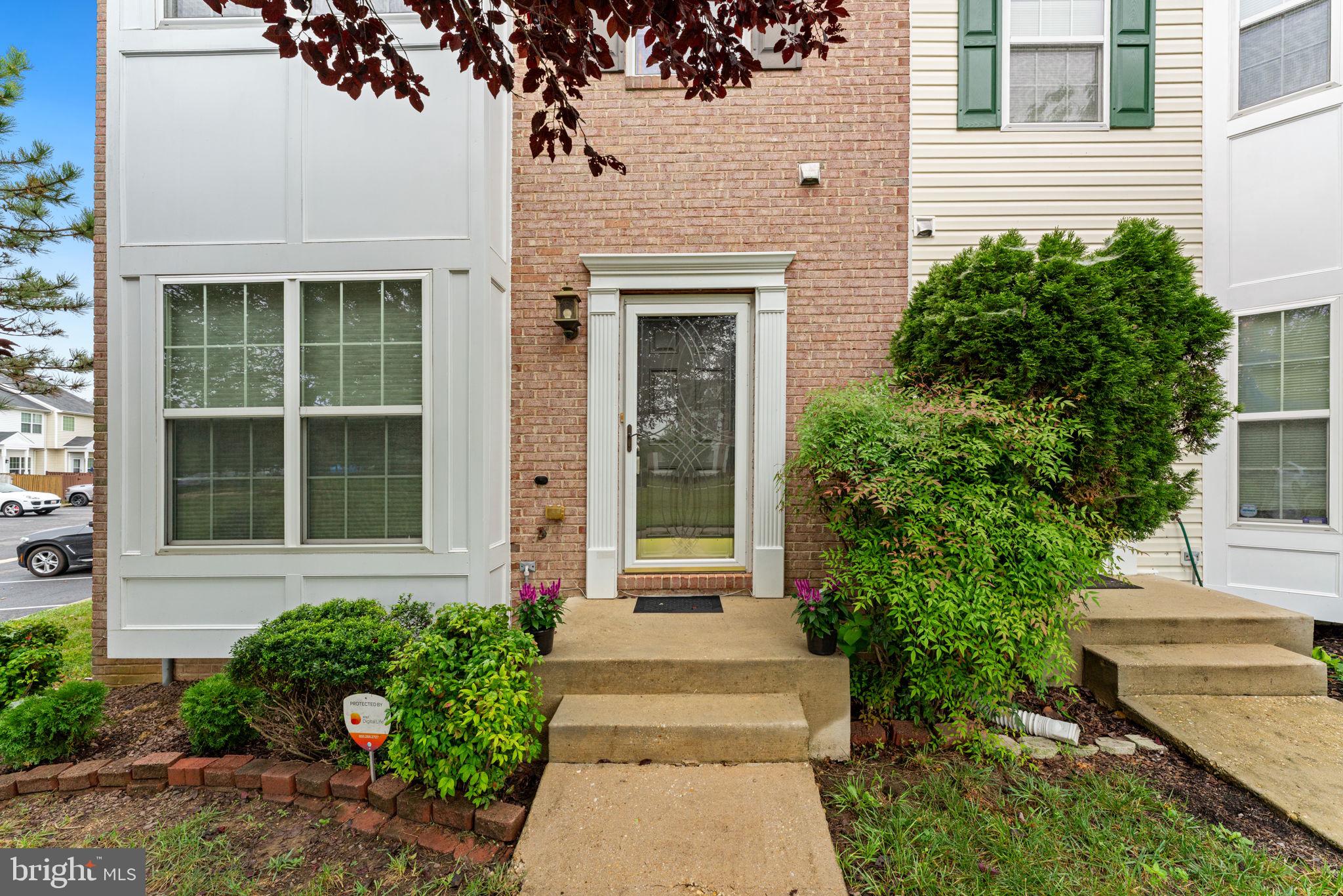 Must see move-in ready, beautifully maintained and conveniently located end unit Townhome.
Featuring 3 bedrooms, 4 bathrooms, fully finished basement (with fireplace), Owner Suite bathroom with oversized Jacuzzi soaking tub, separate shower, vaulted ceilings, stainless appliances, two assigned parking spaces. Community pool, tennis courts, trails and lakes.