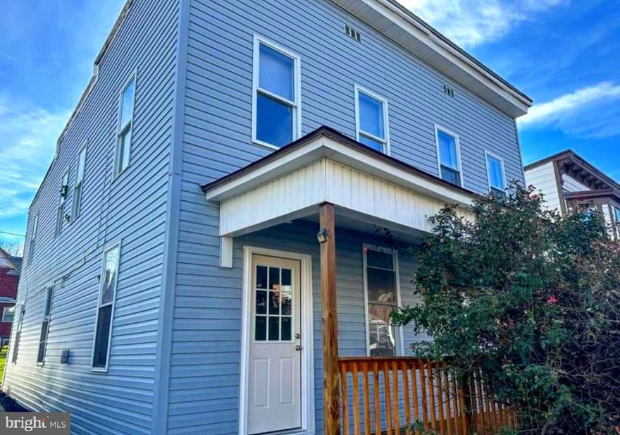 This income producing half of a duplex has had the original hardwood floors refinished and has an updated kitchen. There is a rear yard with off street parking.  It features a living room, dining room kitchen, 3 bedrooms and one full bathroom. 
Currently rented for $950/month on a year lease. Tenants pay all utilities.