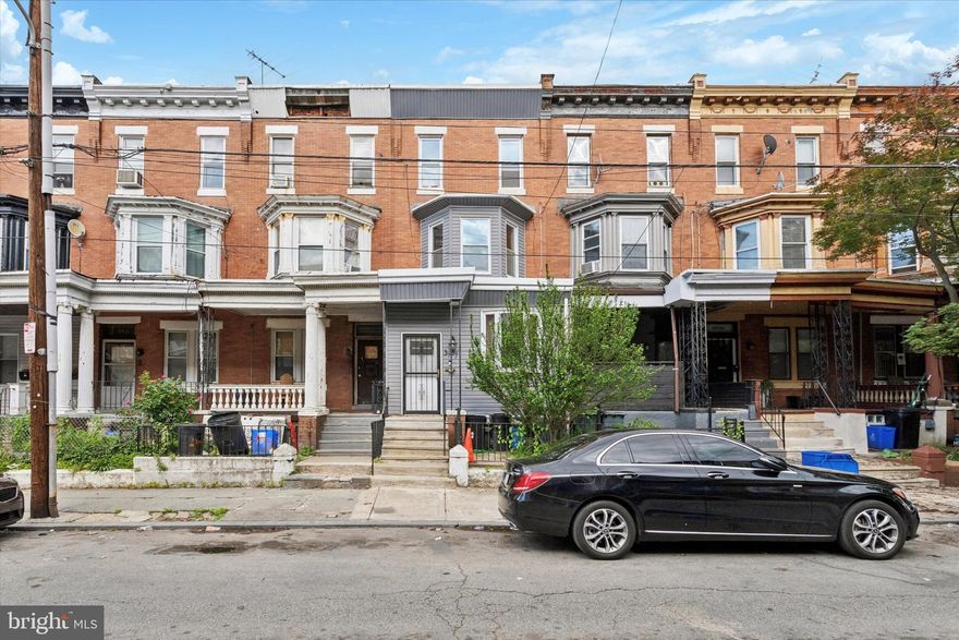 Rooming house opportunity! No separation of entrances, bathroom and kitchen on every floor! Great for a generational family home or someone looking to expand their investment portfolio!