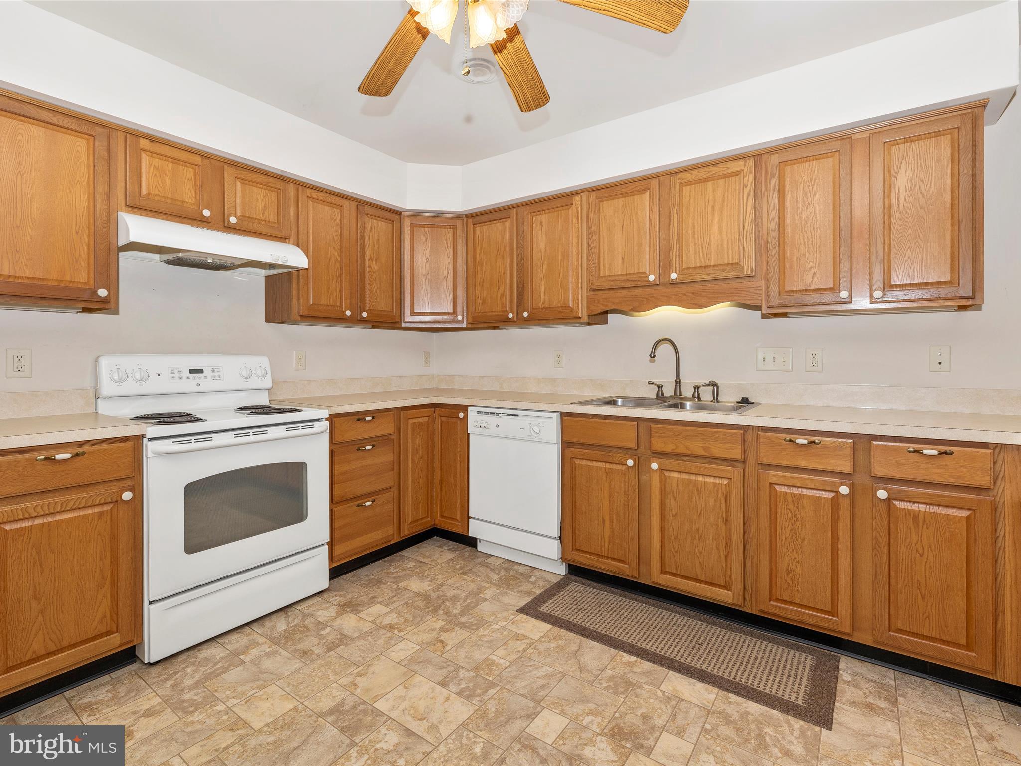 SOUTH POINTE - Residential