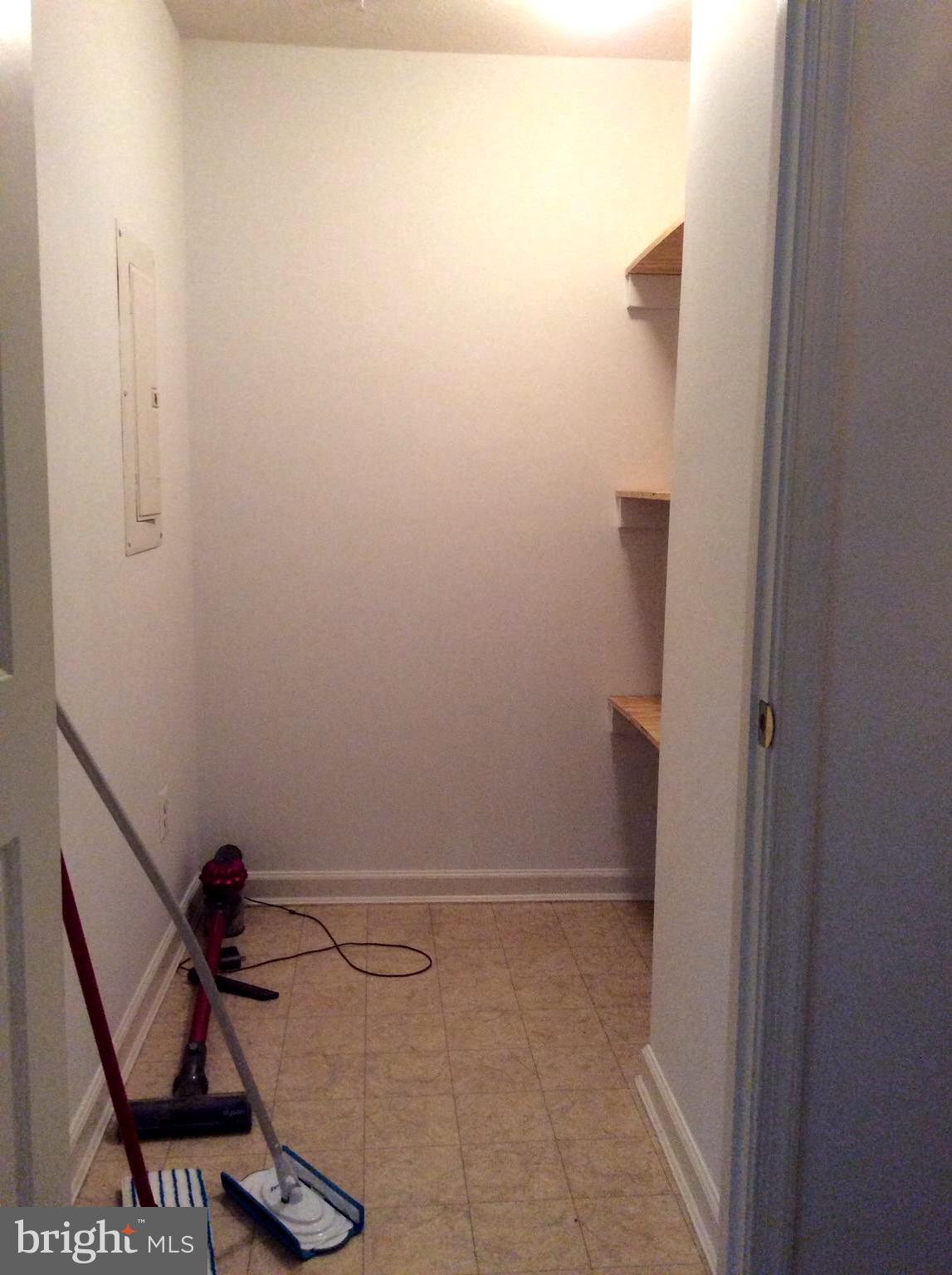 SILVER LAKE - Residential