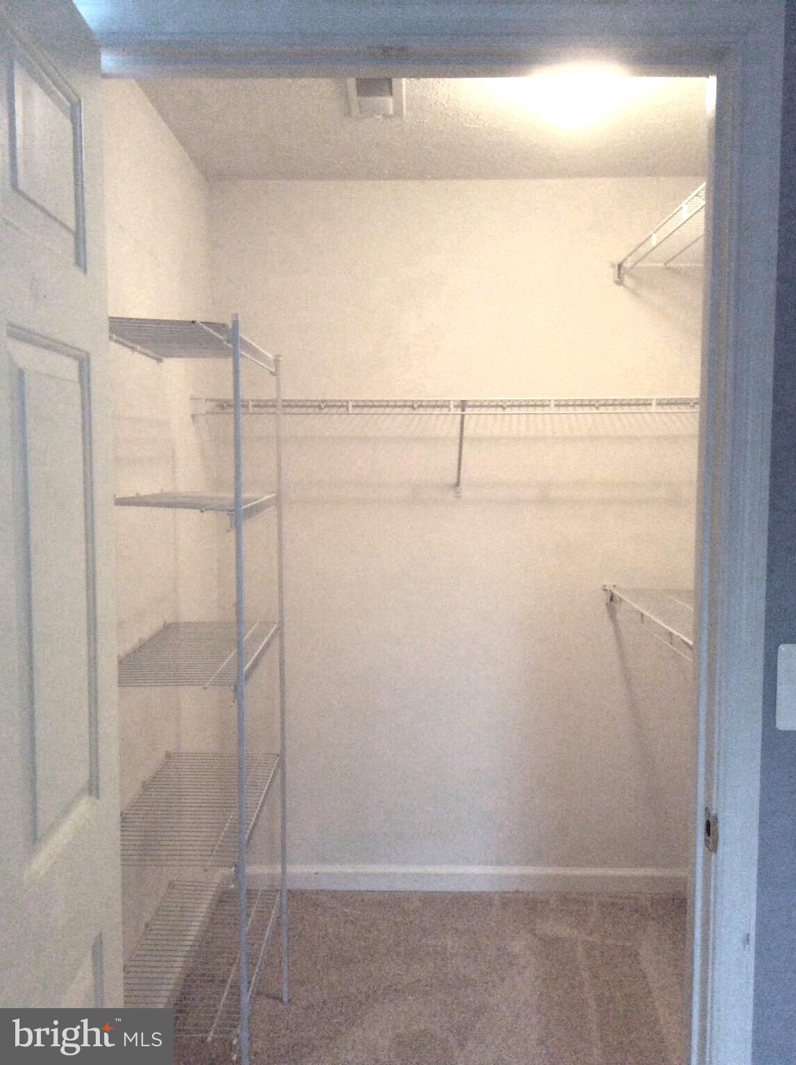 SILVER LAKE - Residential