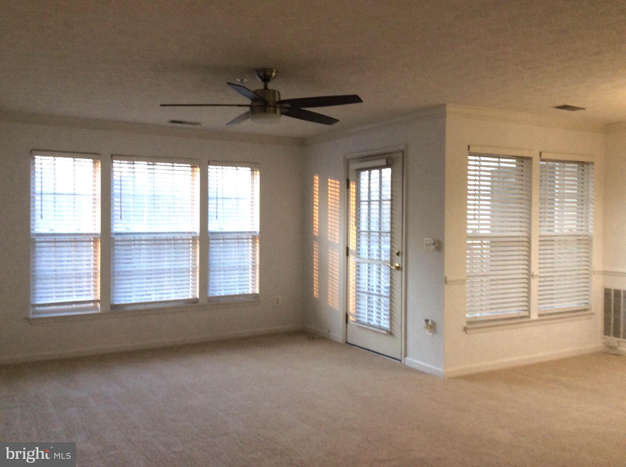 SILVER LAKE - Residential