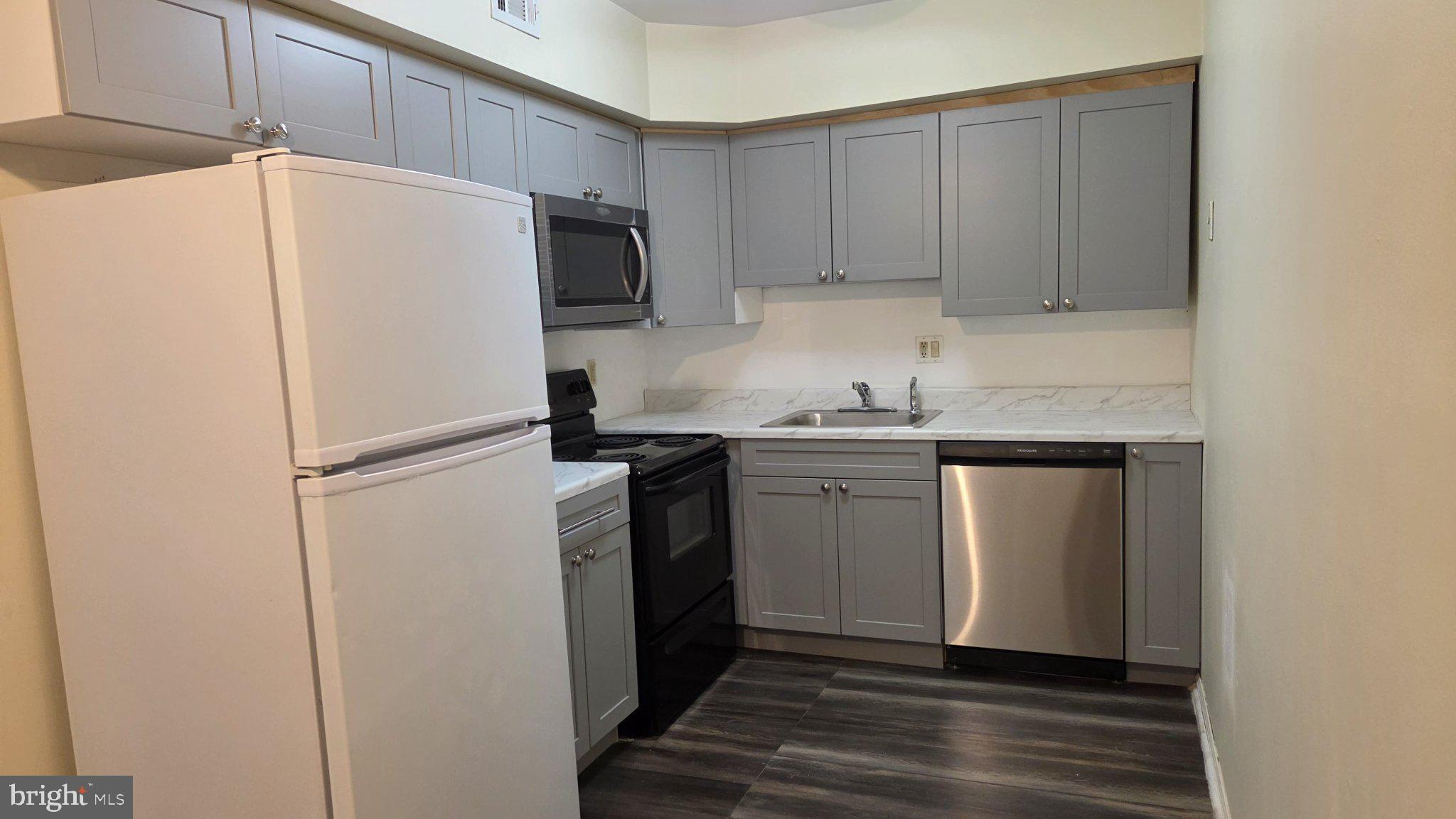 219-220 WASHINGTON PLACE