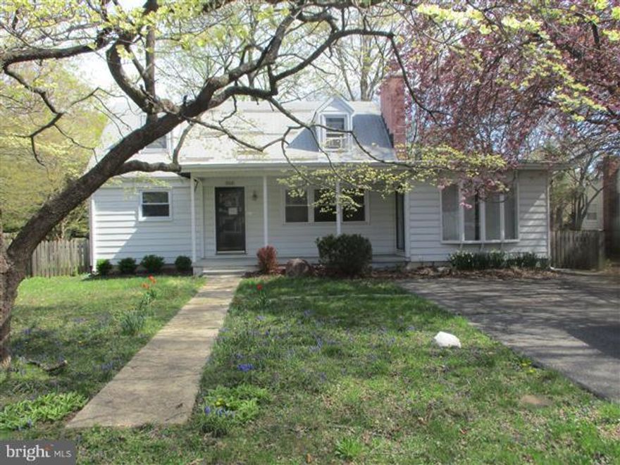 Water Privileged neighborhood @ Hollywood on the Severn ! Home features covered front porch & screened in rear porch overlooking nice size rear yard. Open floor plan on main level w/ hardwood floors in family room & bedrooms. Kitchen has center Island . 2 main level bedrooms w/ full bath & 2 upper level bedrooms . Full size basement. Off street parking & fenced rear.CALL ALTERNATE AGENT VIEW DOCS