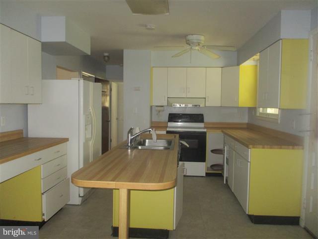 HOLLYWOOD ON SEVERN - Residential