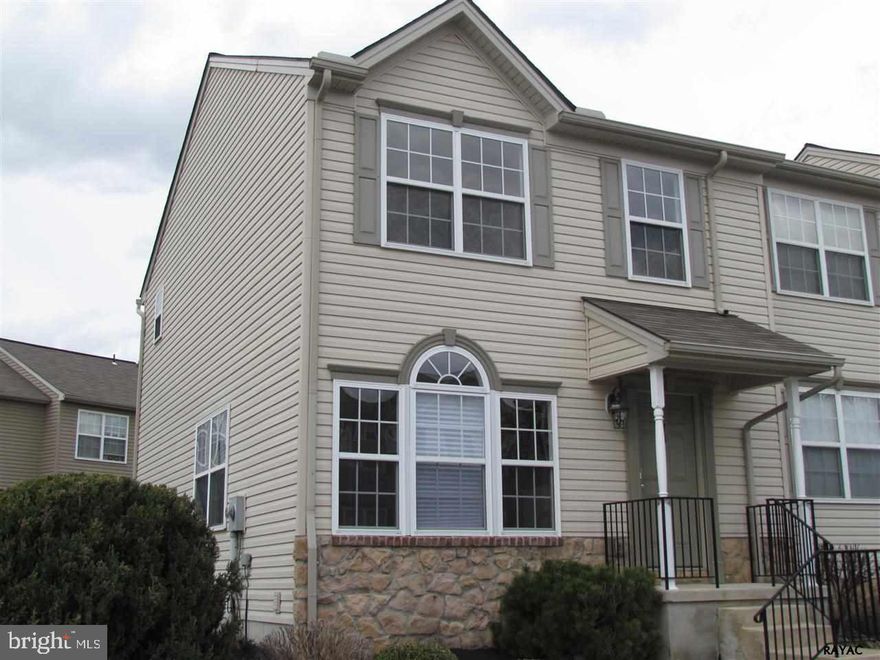 Immaculate Townhome in Eastern Schools Completely remodeled new carpet thruout new ceramic tile in KIT/Bathrooms/Entryway new stainless steel appliances, countertops, sink, & disposal in KIT freshly painted thruout! Jetted bathtub in Master Bath Lots of windows thruout provide tons of natural light 3 parking spaces + on-street parking Short walk to public park!