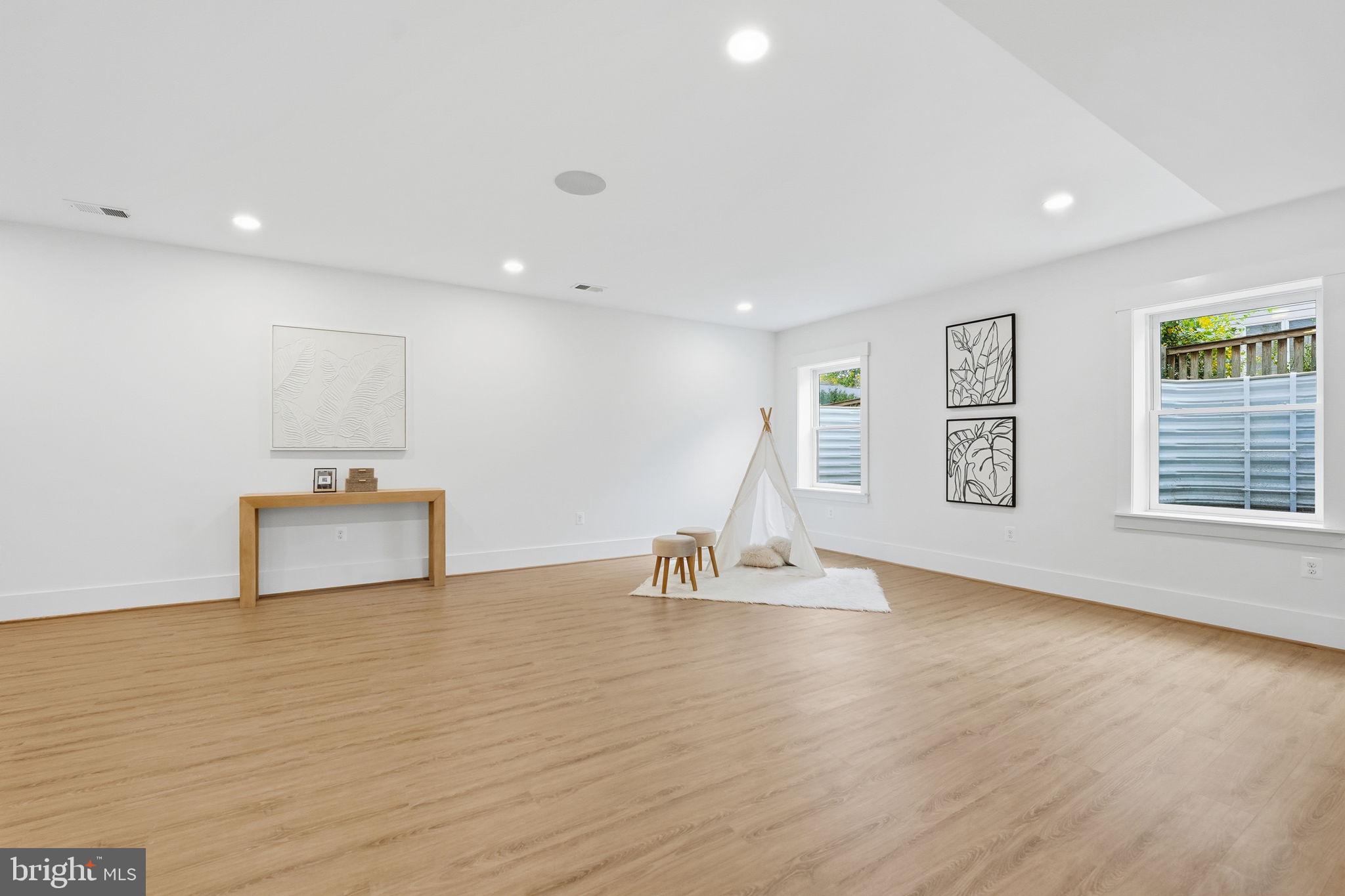 POPLAR HEIGHTS - Residential