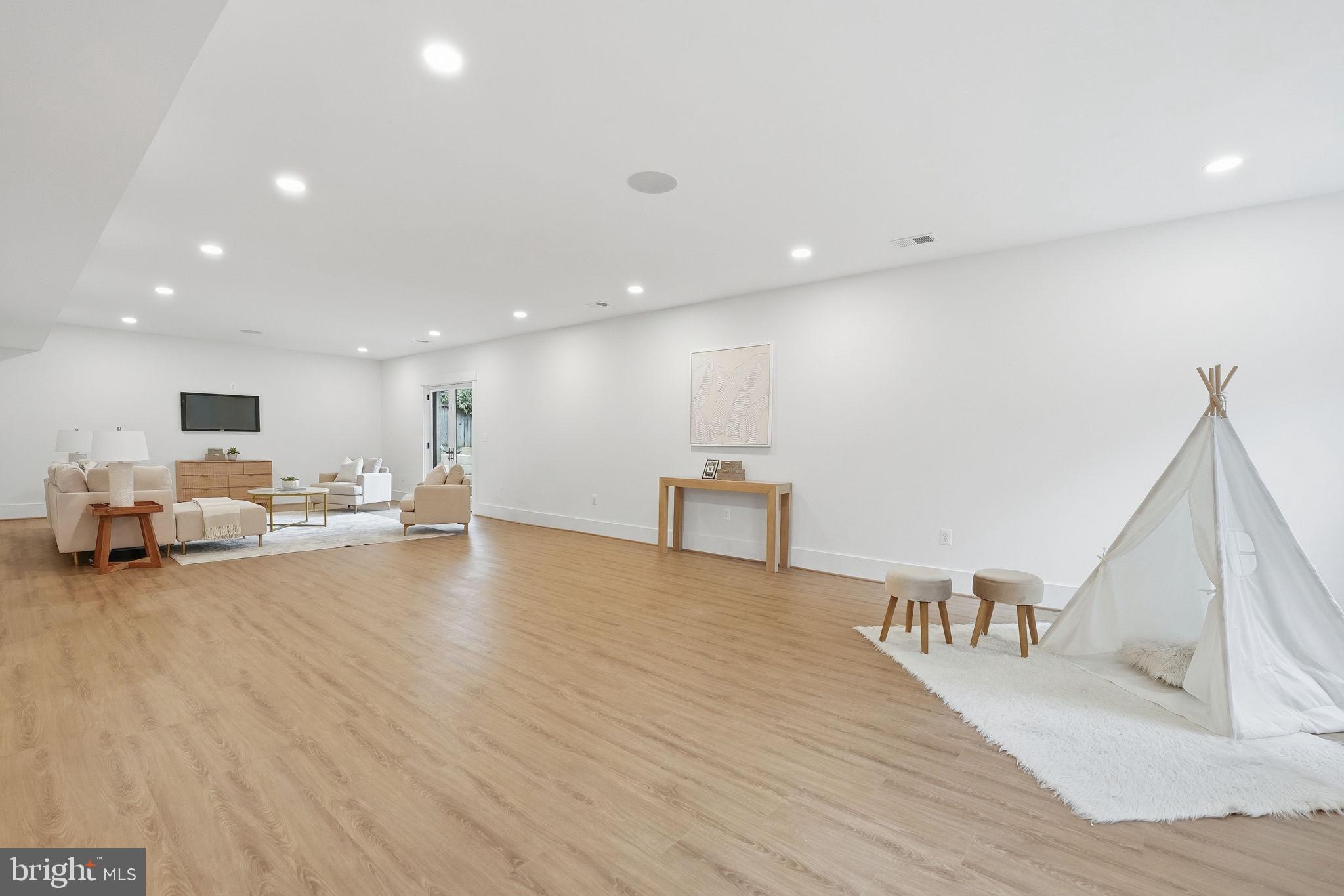 POPLAR HEIGHTS - Residential