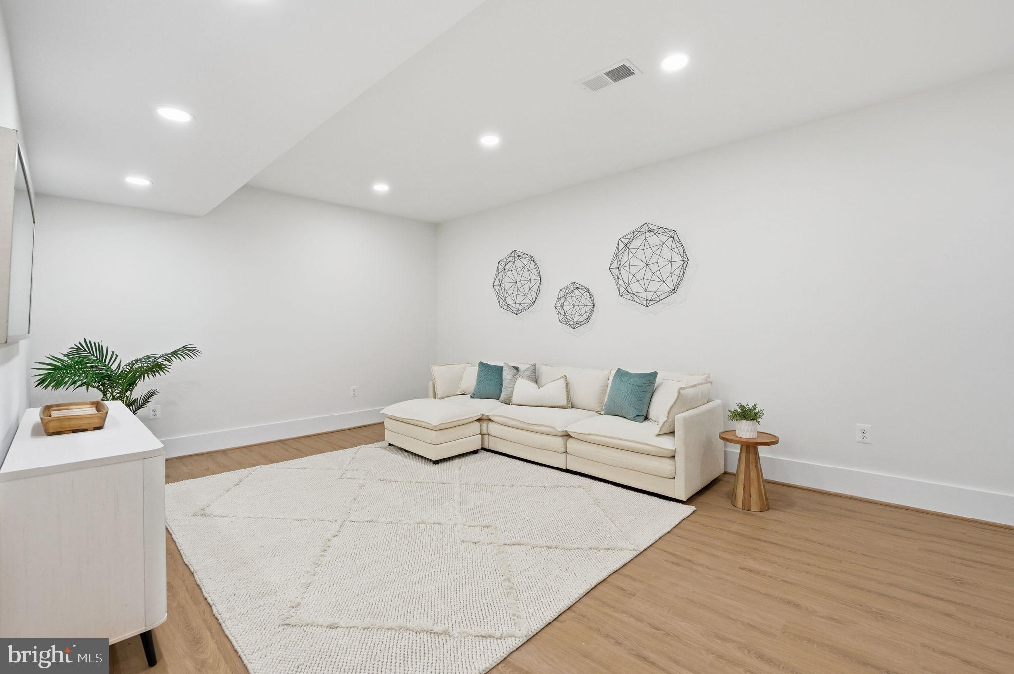 POPLAR HEIGHTS - Residential