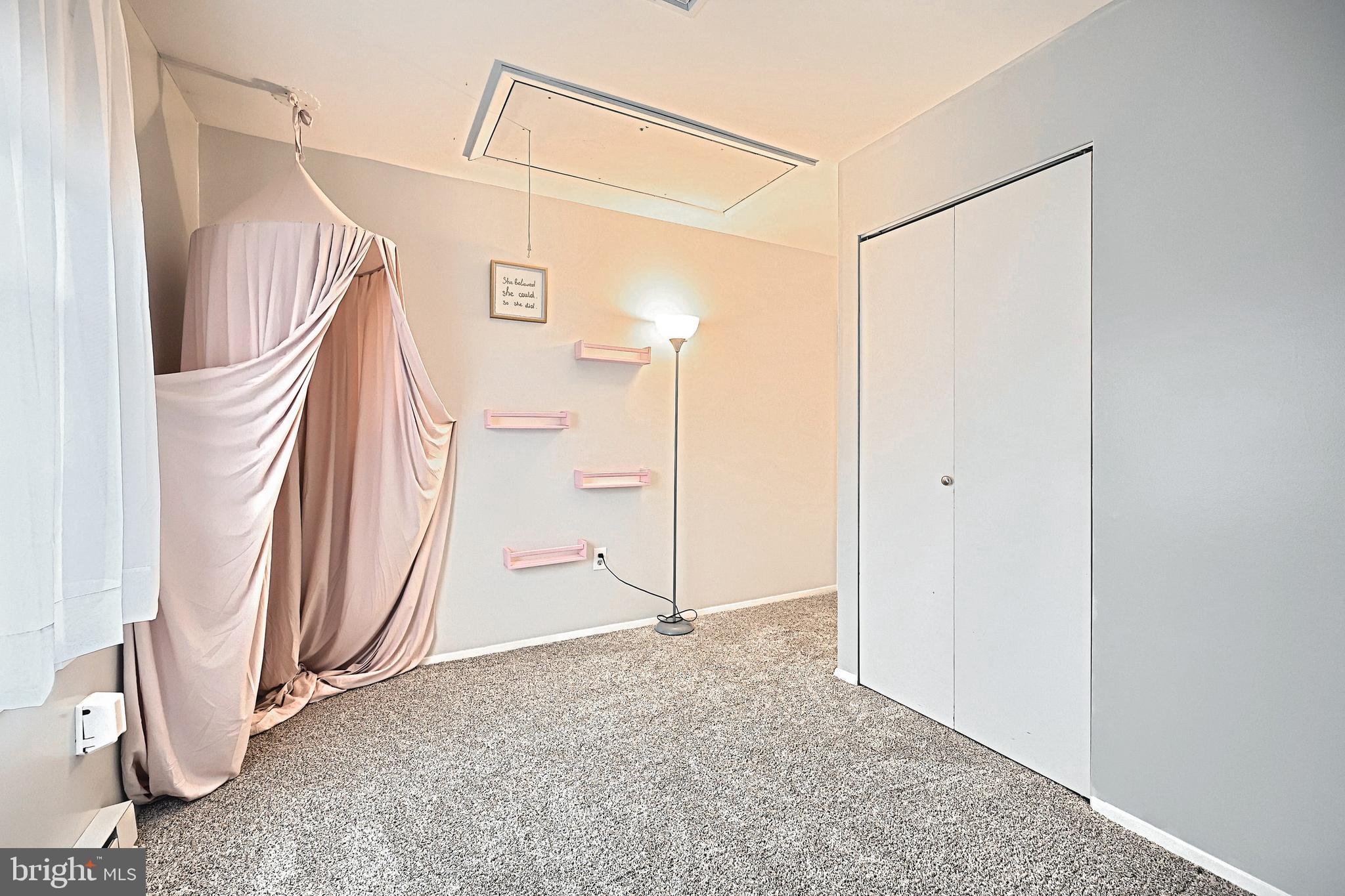 COUNTRYSIDE - Residential