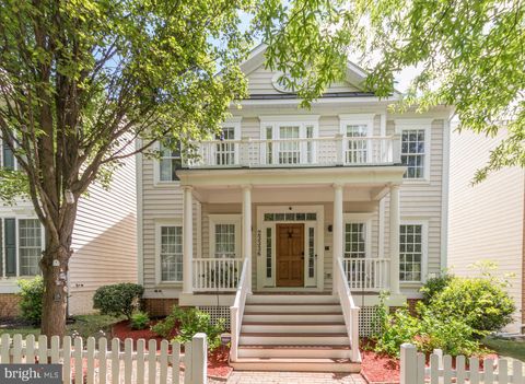Photo of 23336 Rainbow Arch Dr, CLARKSBURG, MD 20871 (MLS # MDMC2224216)