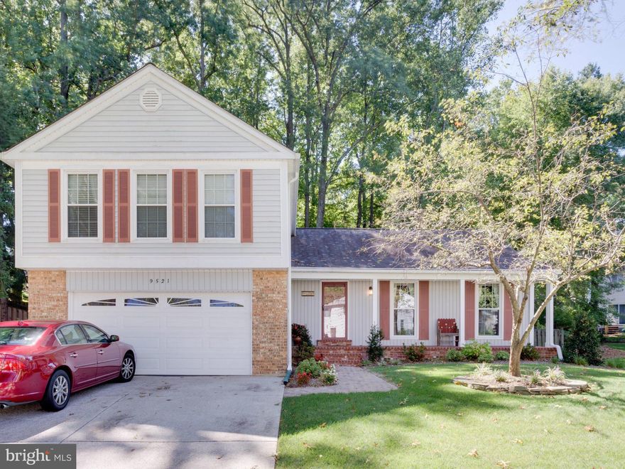 "Split Colonial"- huge kitchen renovation with bump out- granite counters, island, breakfast bar, and tons of custom cabinets- vaulted ceiling in living and dining rooms- hardwoods, updated master bath and walk in closet, generous rooms, finished rec room in lower level. Beautiful yard and deck. Lovely cul de sac lot- great location!