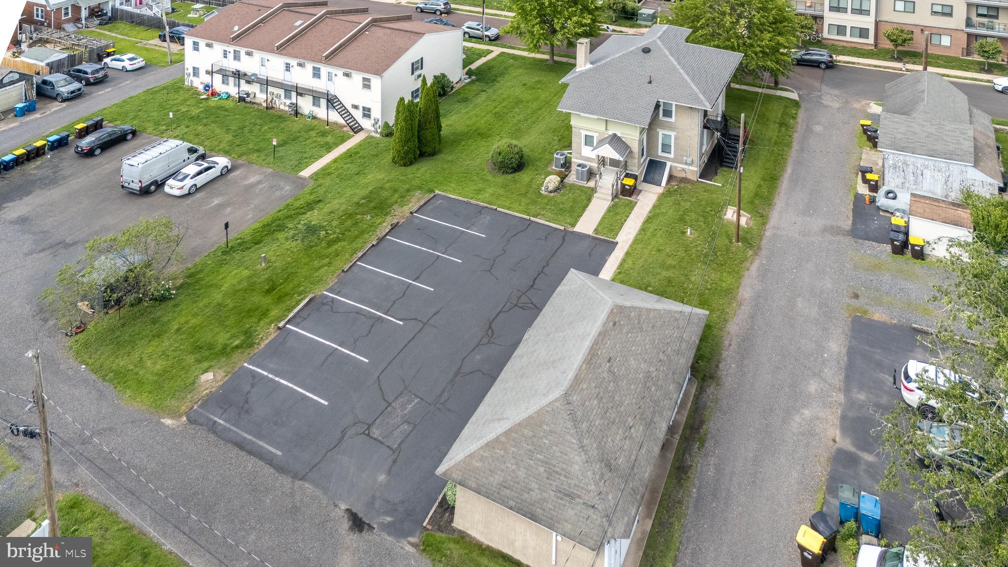 512 W THIRD STREET