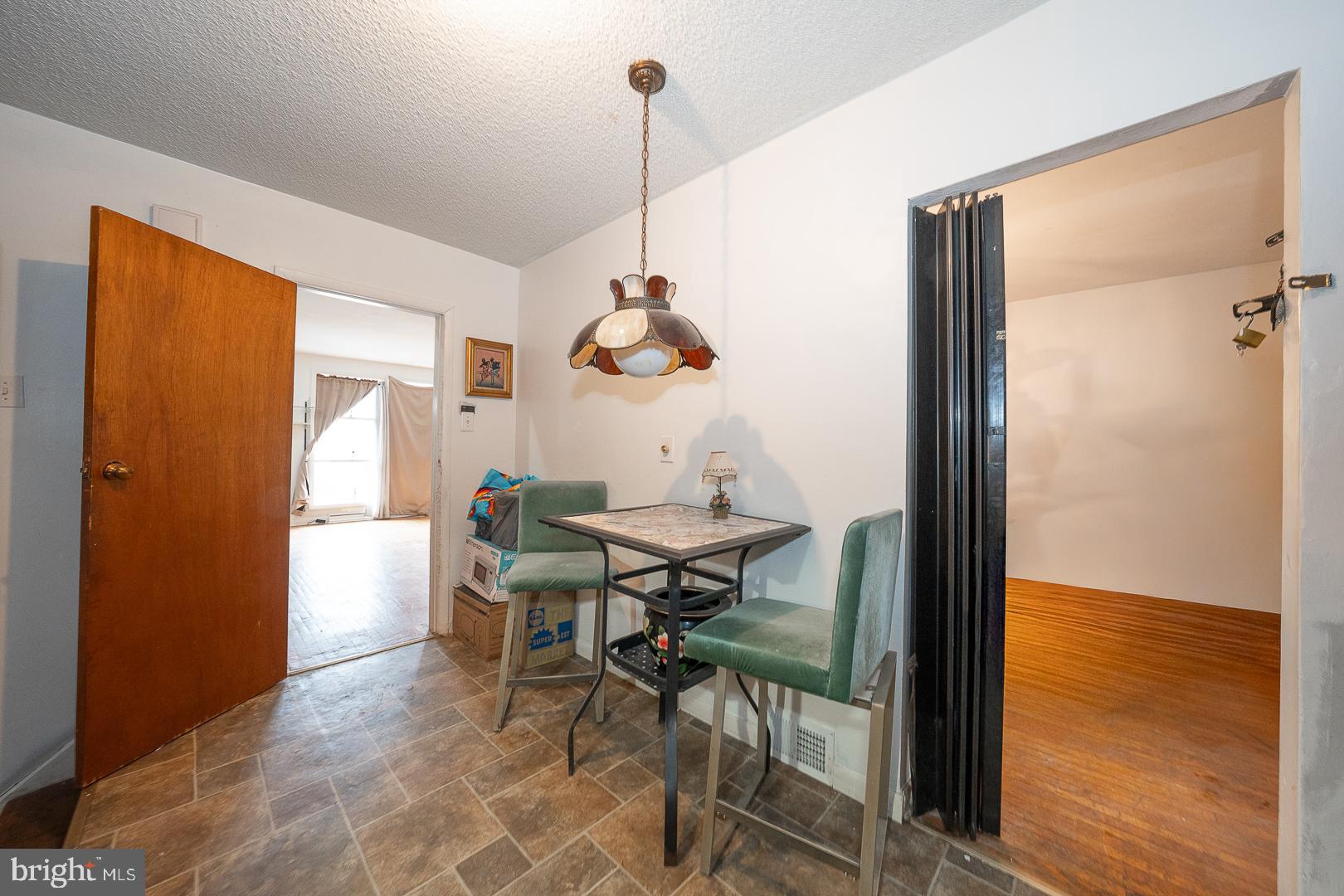 GLADSTONE MANOR - Residential