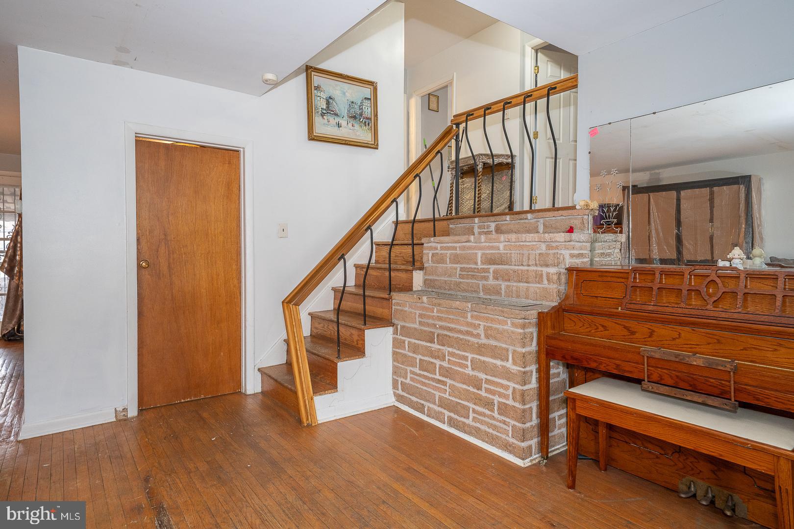 GLADSTONE MANOR - Residential