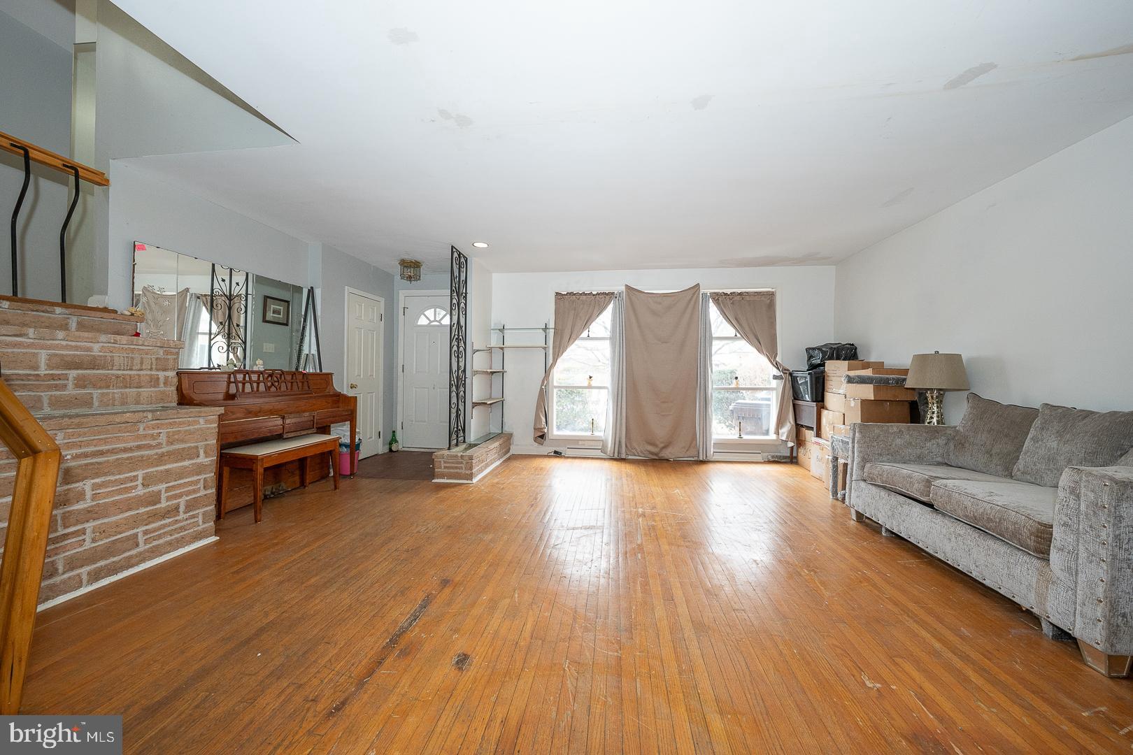 GLADSTONE MANOR - Residential