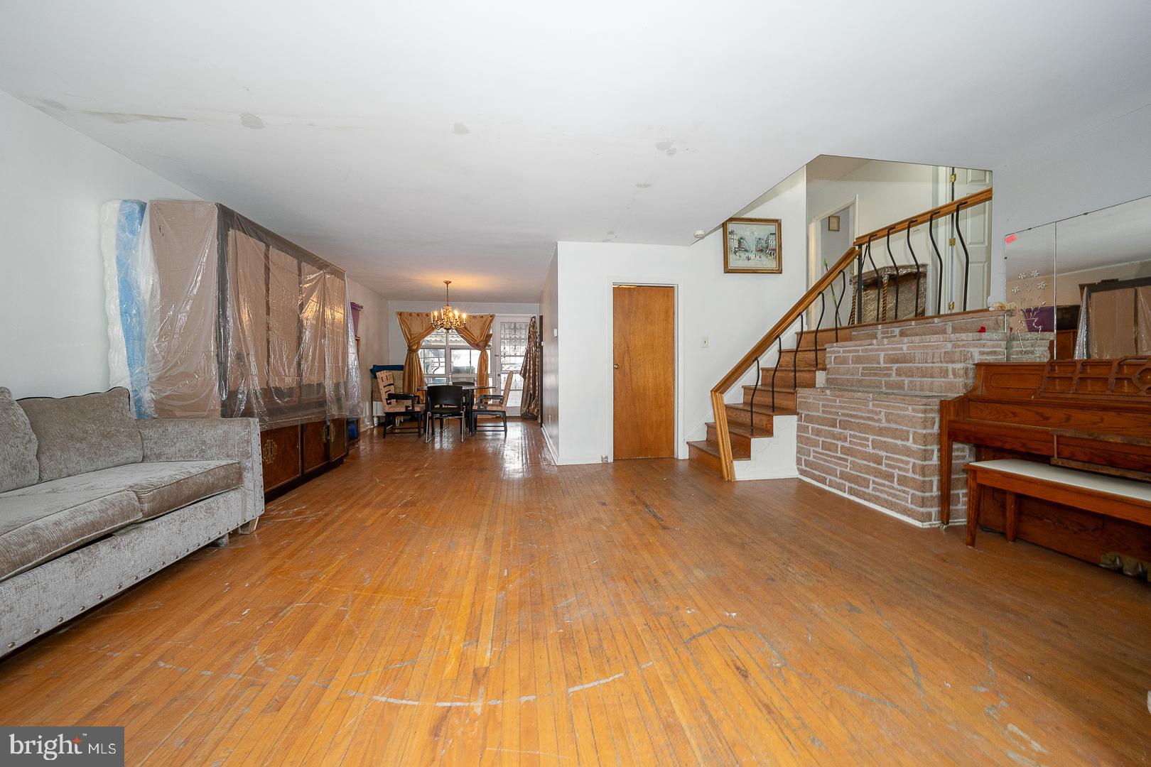 GLADSTONE MANOR - Residential