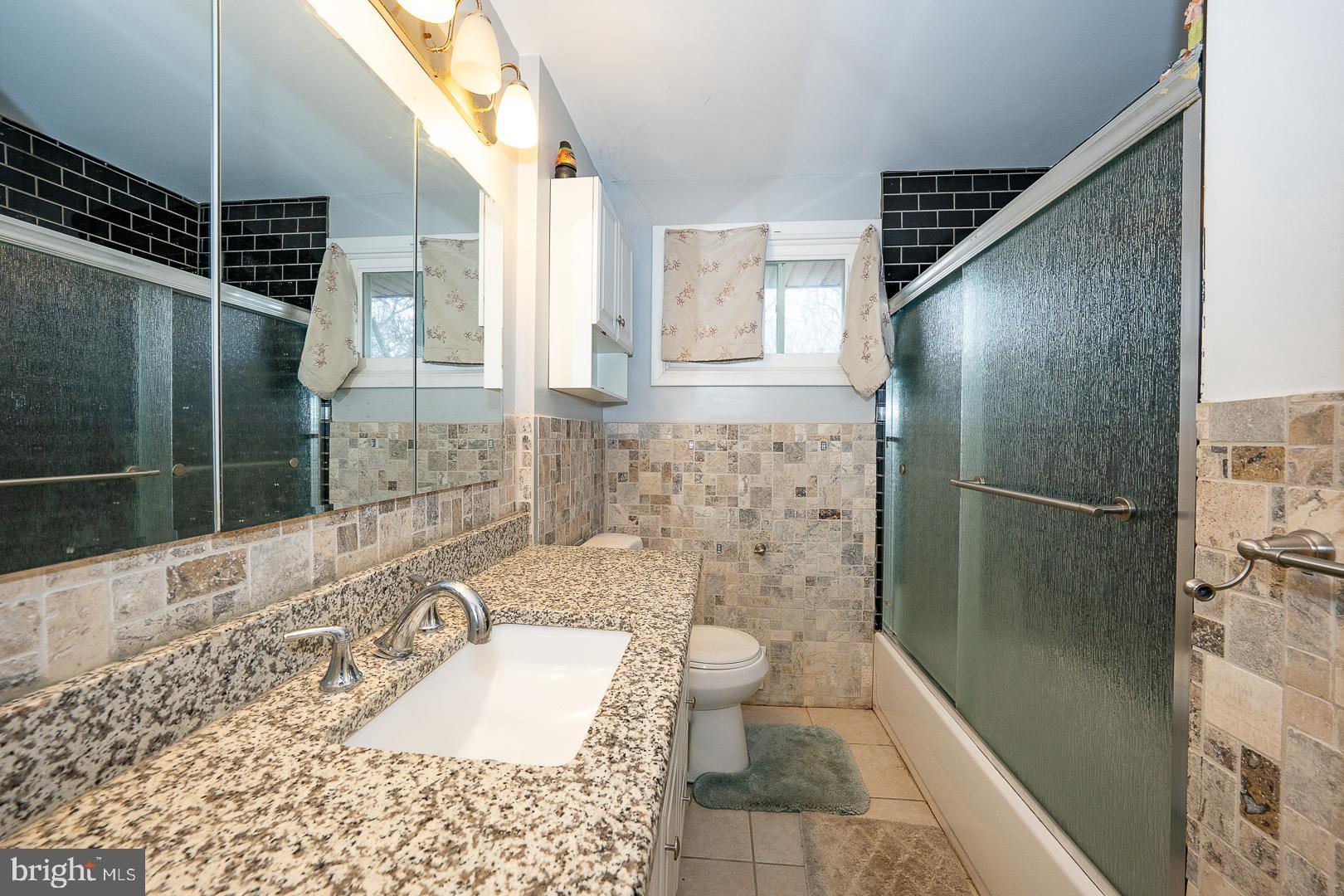 GLADSTONE MANOR - Residential