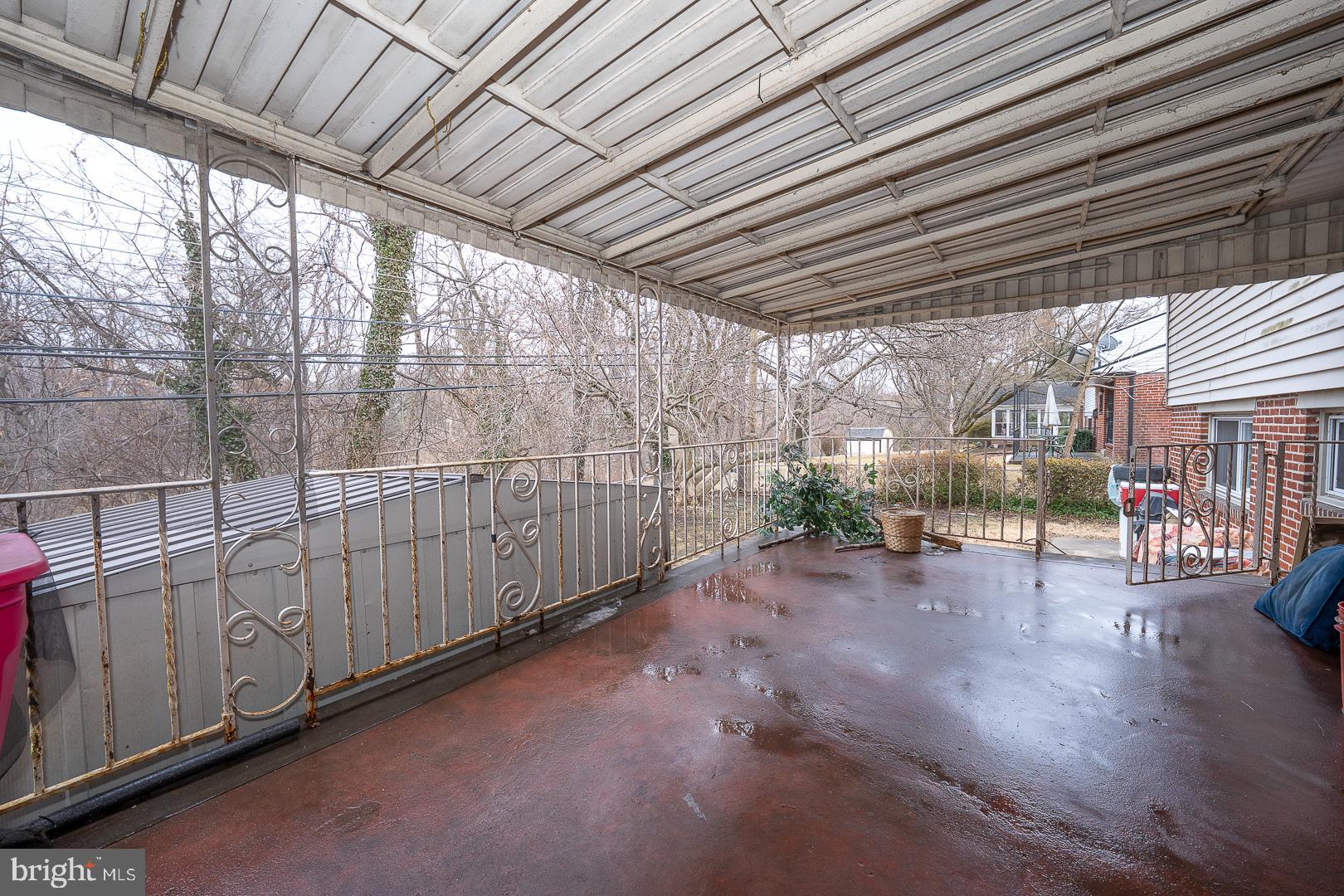 GLADSTONE MANOR - Residential