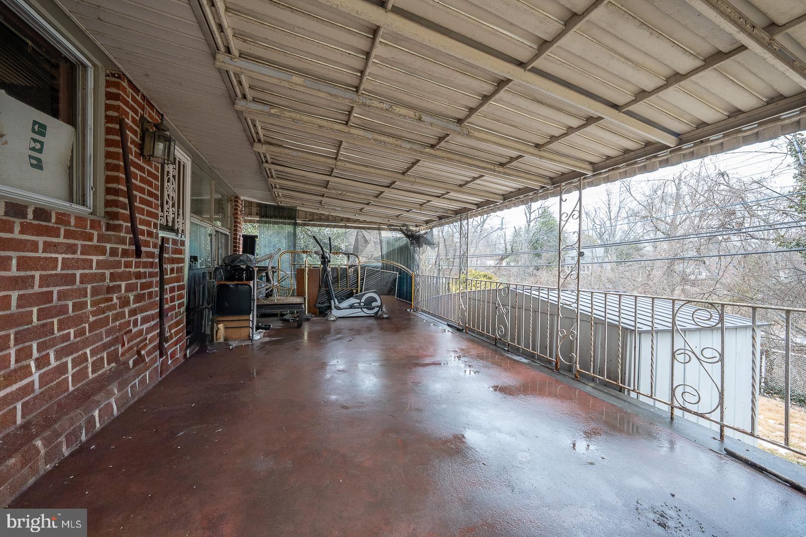 GLADSTONE MANOR - Residential