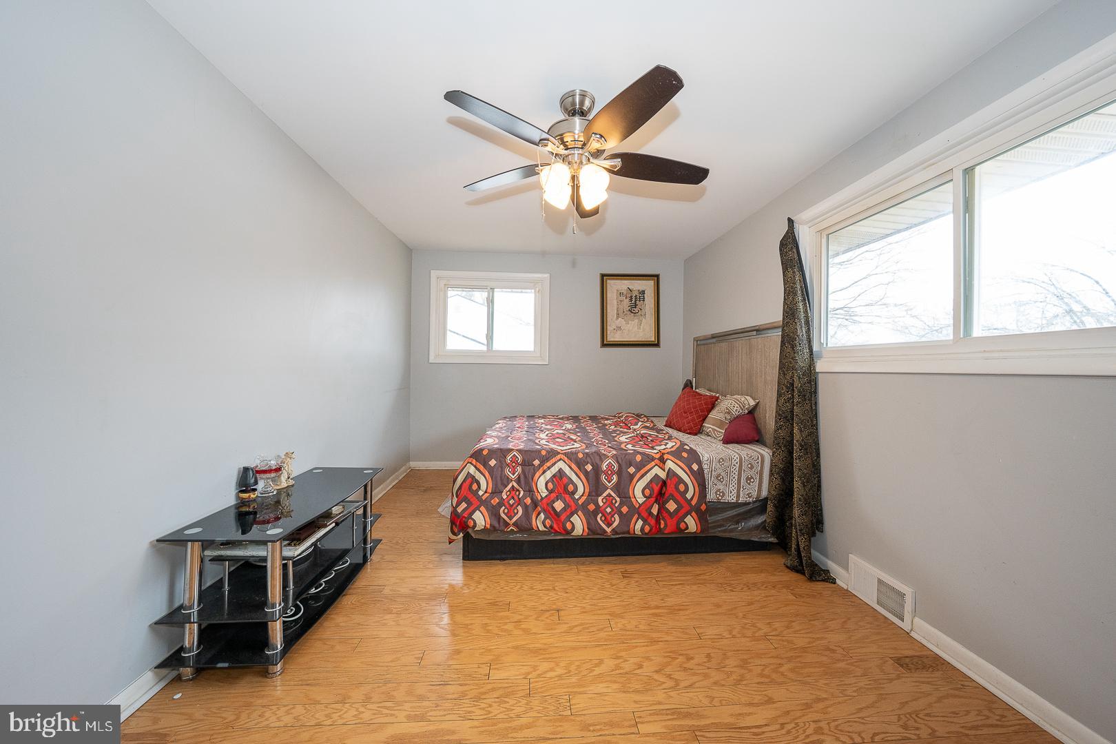 GLADSTONE MANOR - Residential