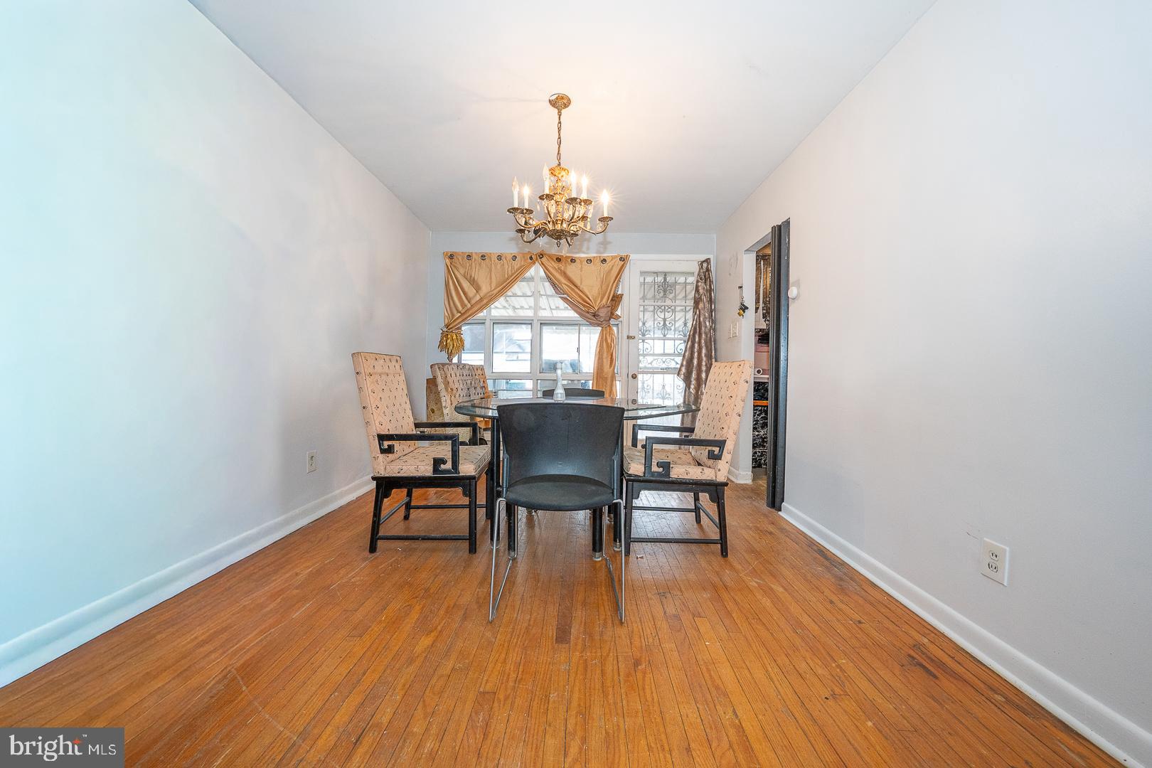 GLADSTONE MANOR - Residential