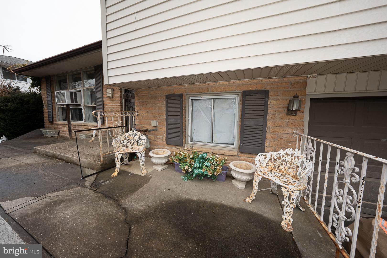 GLADSTONE MANOR - Residential