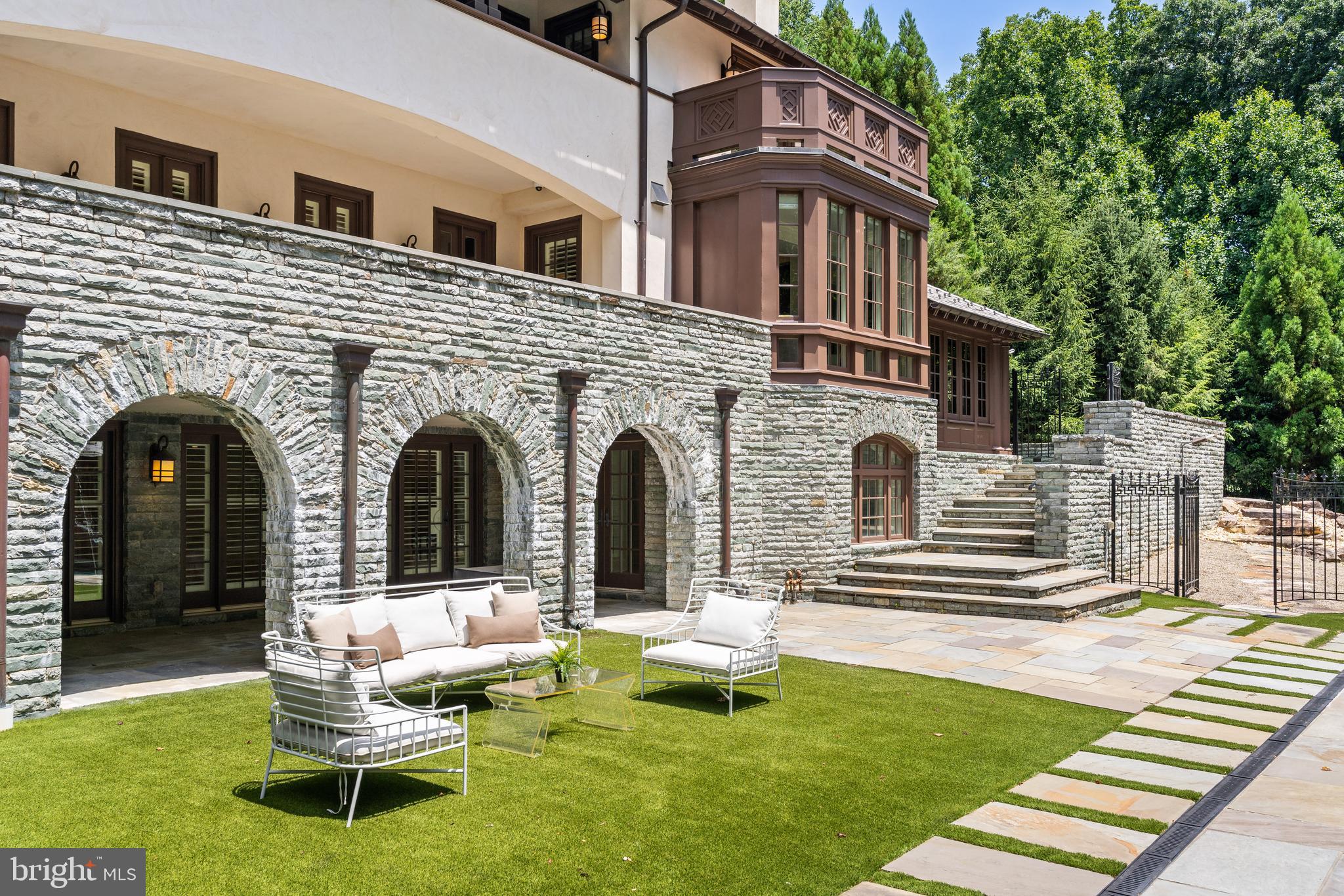 MERRY GO ROUND FARM - Residential