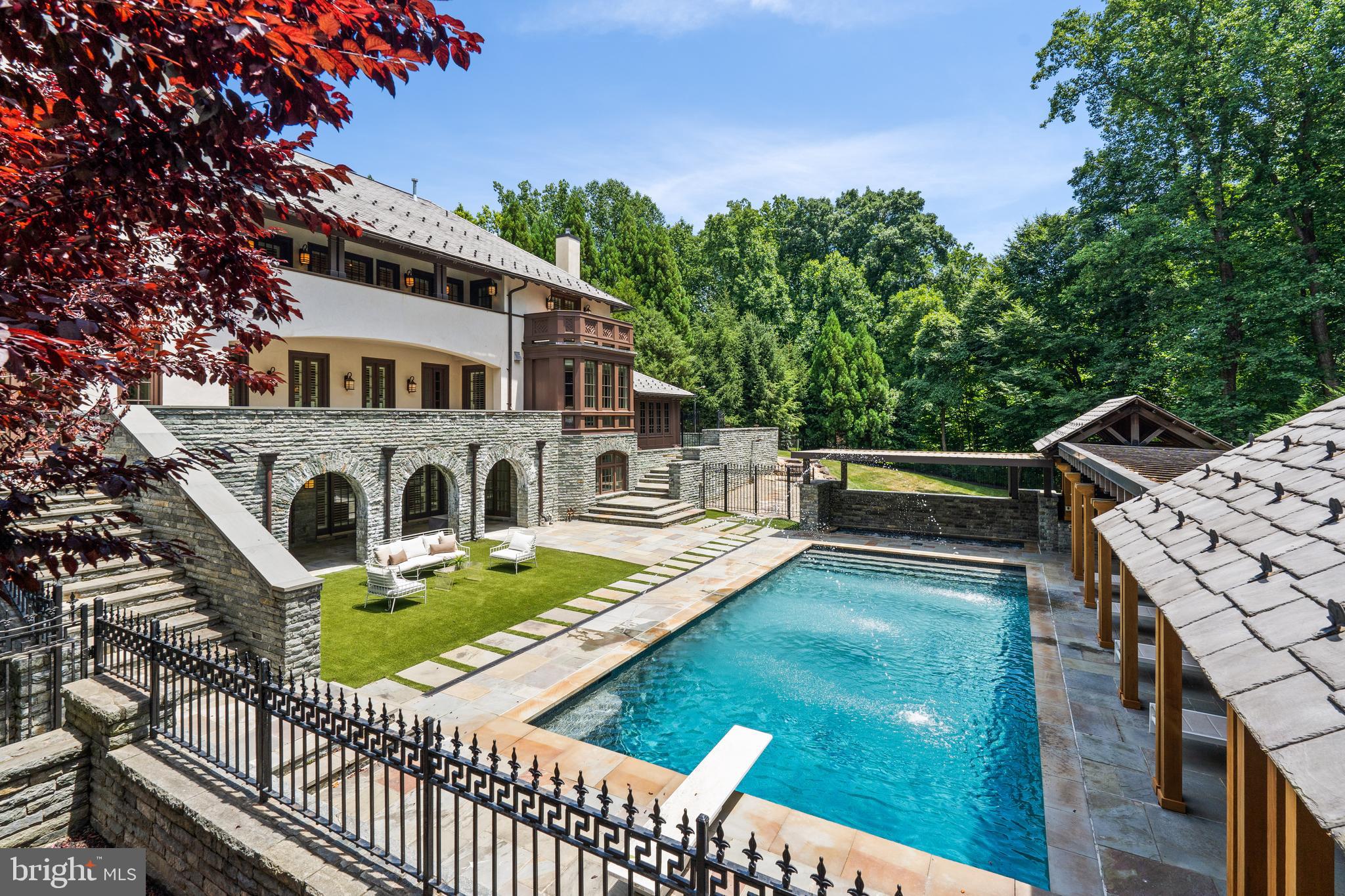 MERRY GO ROUND FARM - Residential