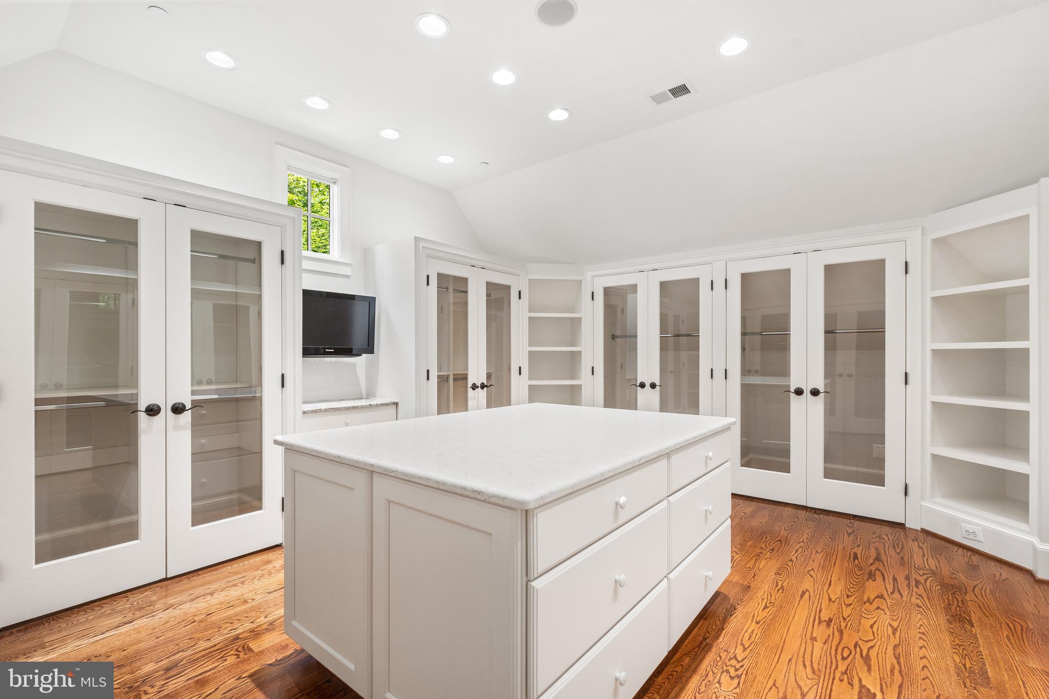 MERRY GO ROUND FARM - Residential