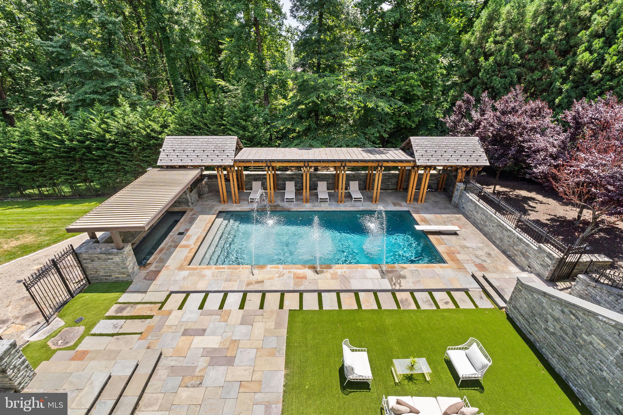 MERRY GO ROUND FARM - Residential