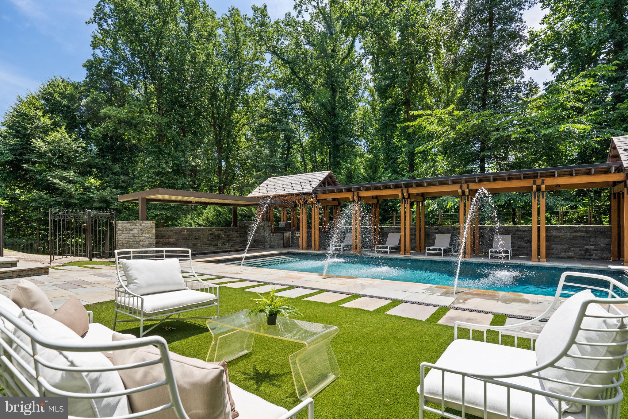 MERRY GO ROUND FARM - Residential