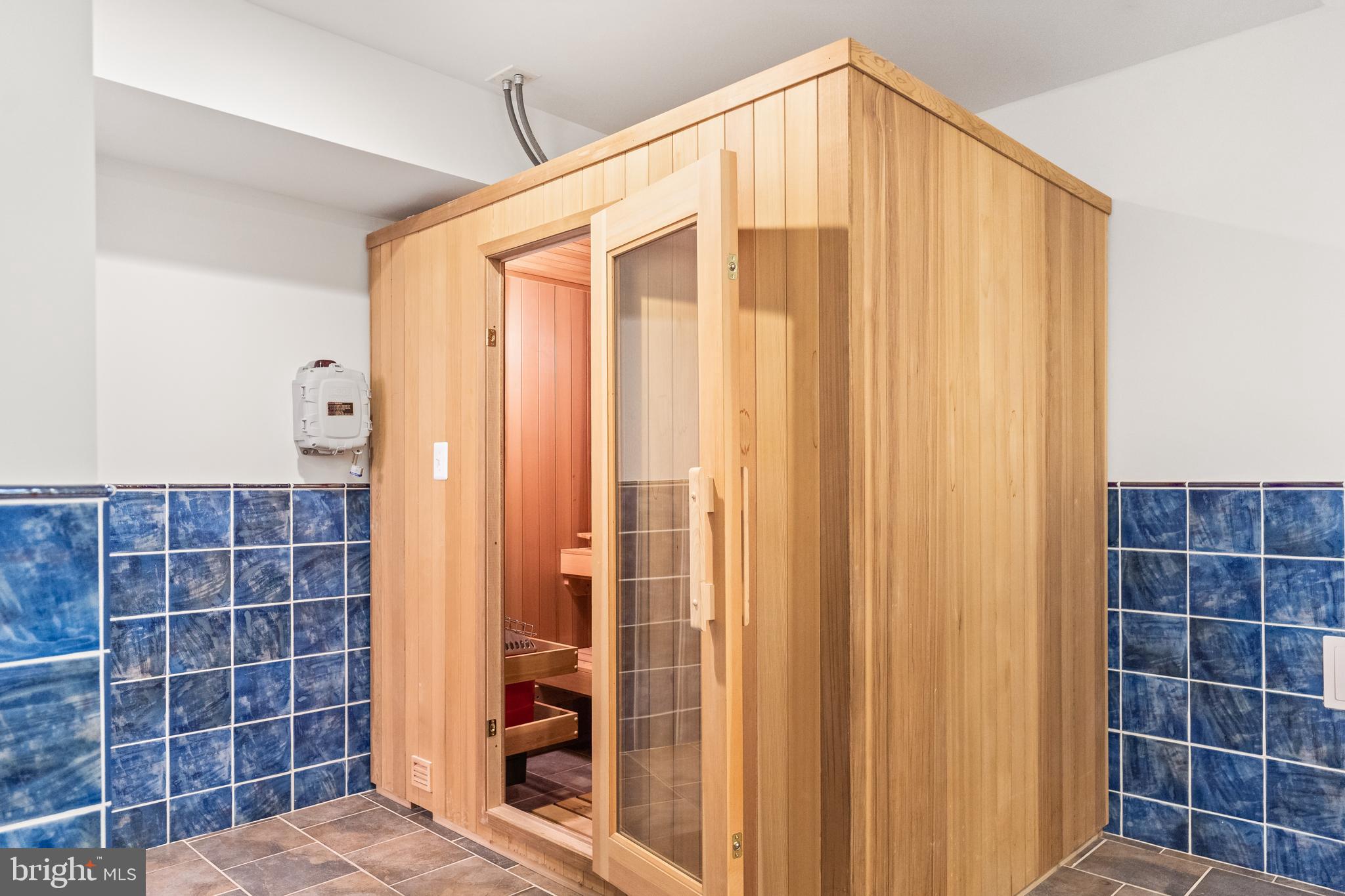 MERRY GO ROUND FARM - Residential