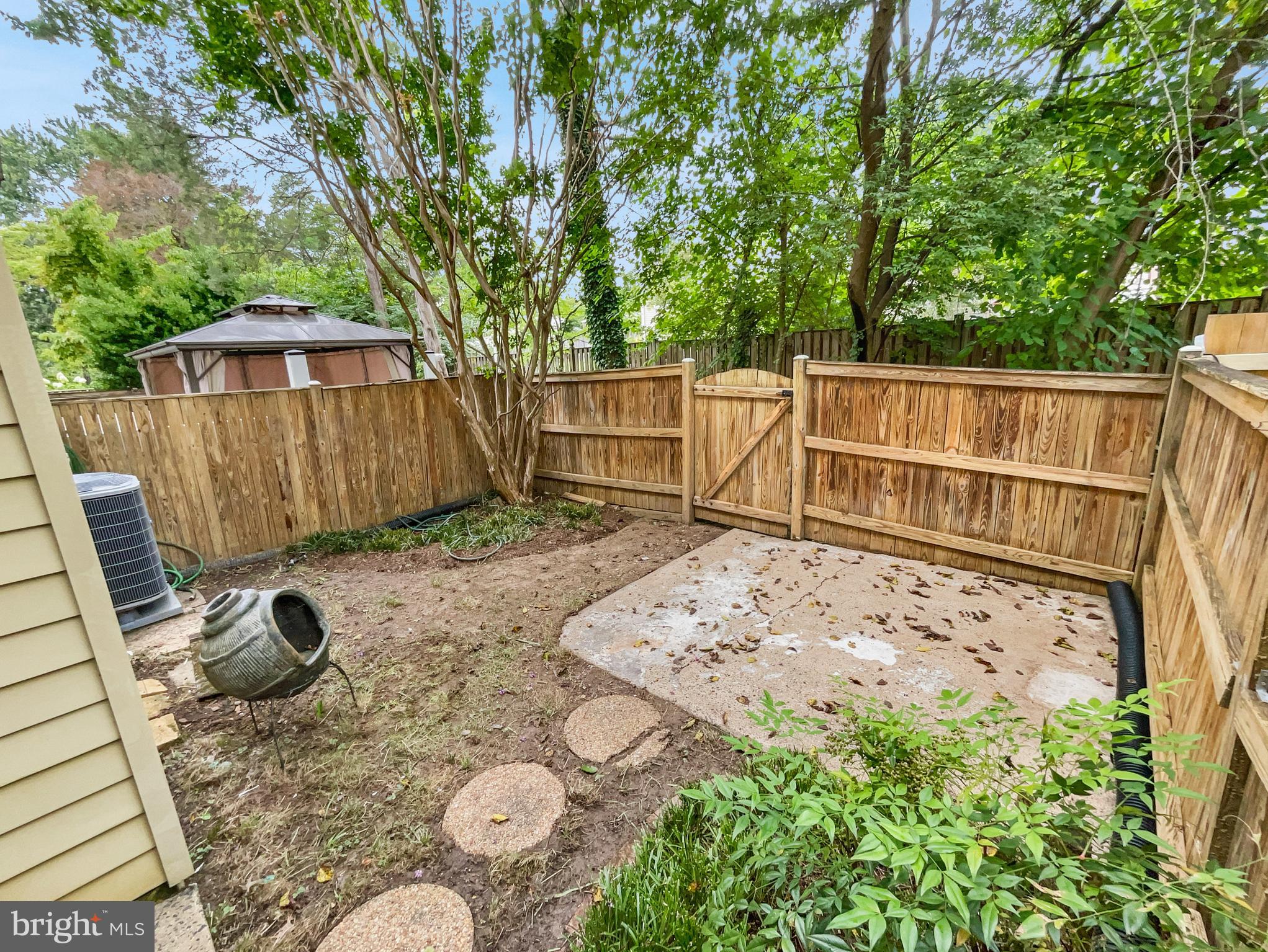 OAKTON CLOISTERS - Residential