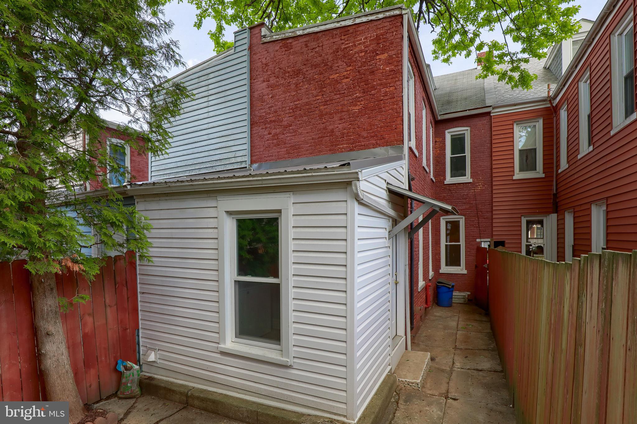 CHESTNUT HILL - Residential