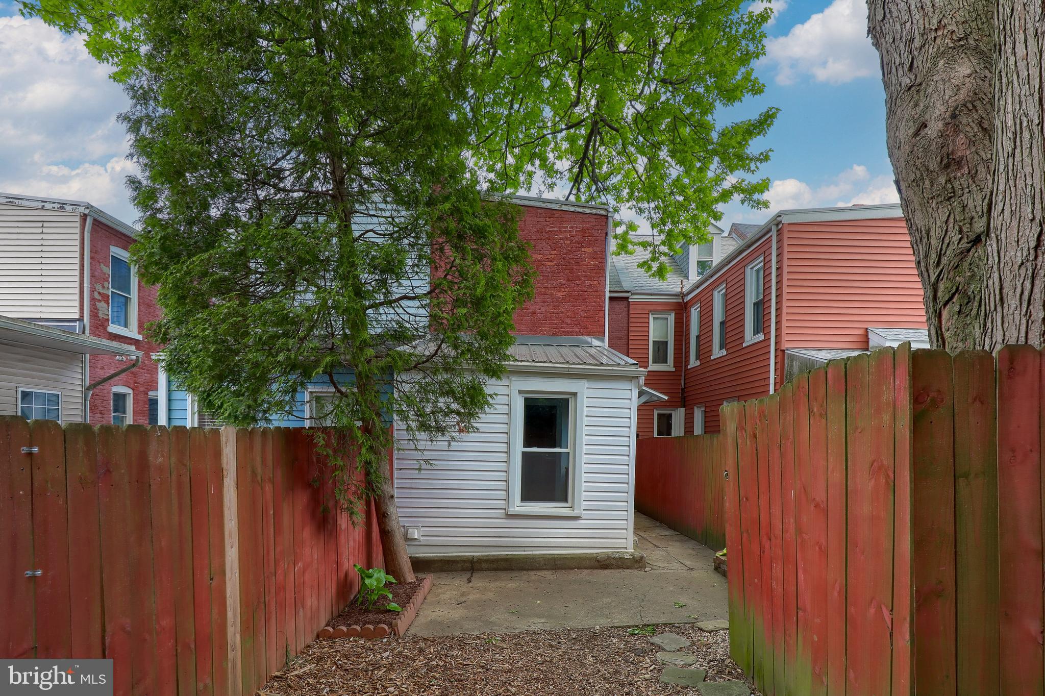 CHESTNUT HILL - Residential
