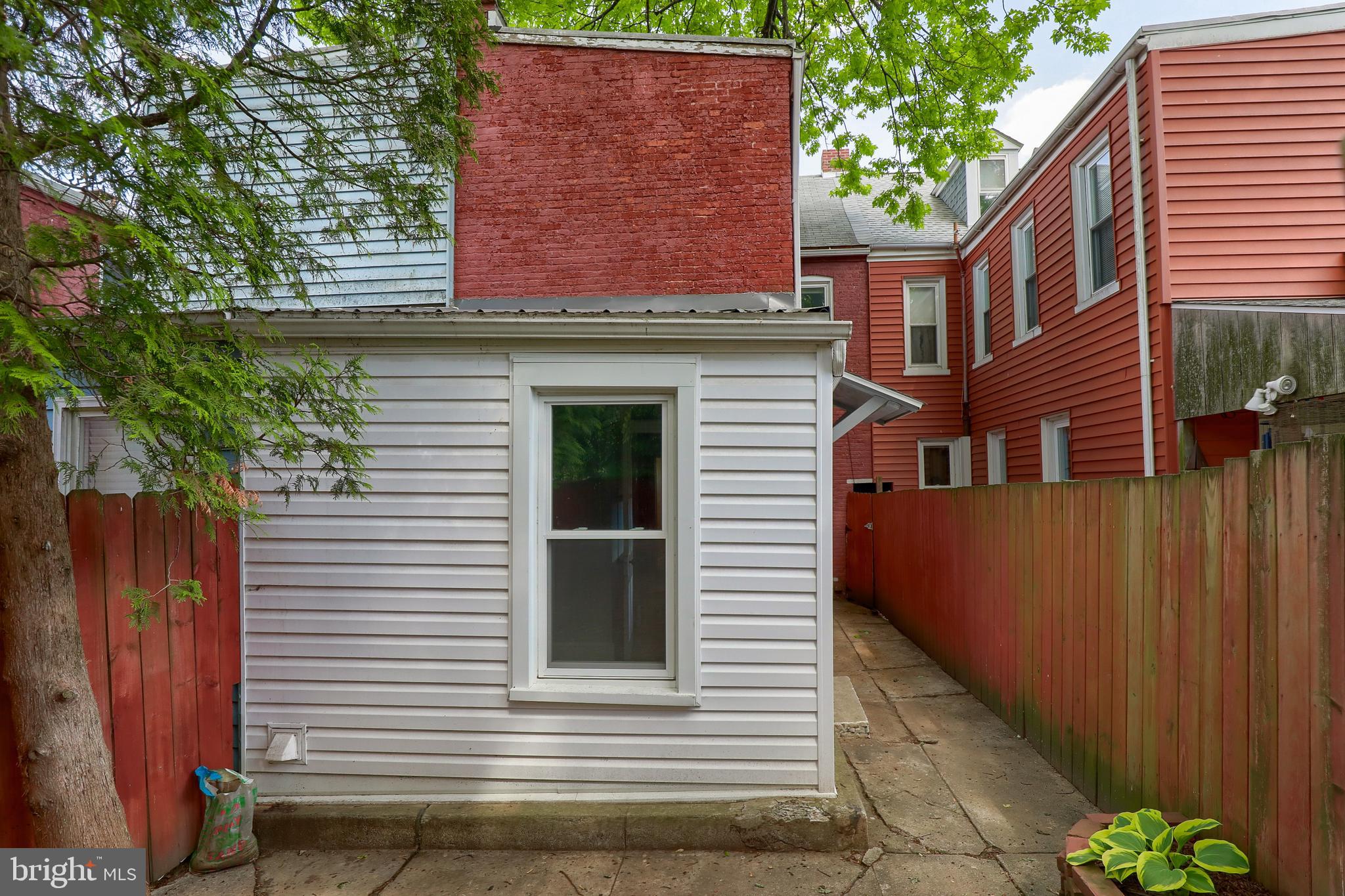 CHESTNUT HILL - Residential