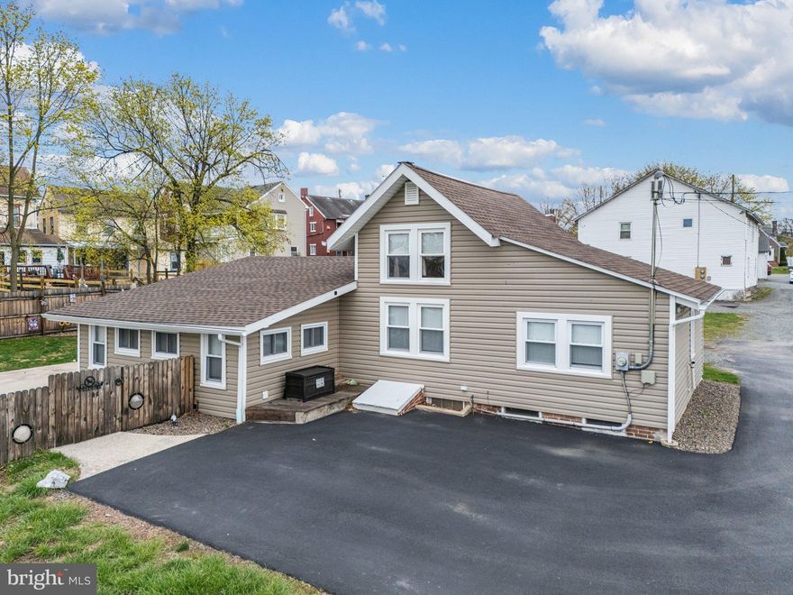 Welcome to this beautifully updated 2 bedroom, 1 bath home offering comfort, style, and convenience. Inside, you will find a bright and inviting living space with tasteful modern finishes throughout. The updated kitchen features contemporary cabinetry, sleek countertops, and newer appliances, while the full bathroom has been refreshed with stylish fixtures and finishes. Both bedrooms offer ample closet space and natural light.
Step outside to enjoy the fully fenced backyard—perfect for pets, play, or entertaining. Whether you're a first-time buyer, downsizer, or investor, this move-in ready home is a fantastic opportunity. Don’t miss your chance to own a well-maintained property with great indoor and outdoor living. Highest and Best offer by 9pm Monday April 14th please.