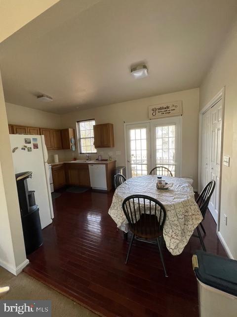 RIVERSIDE MEADOWS - Residential Lease