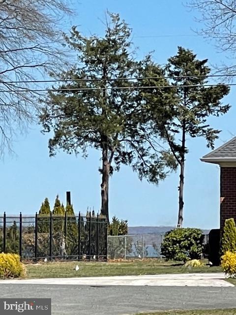 RIVERSIDE MEADOWS - Residential Lease