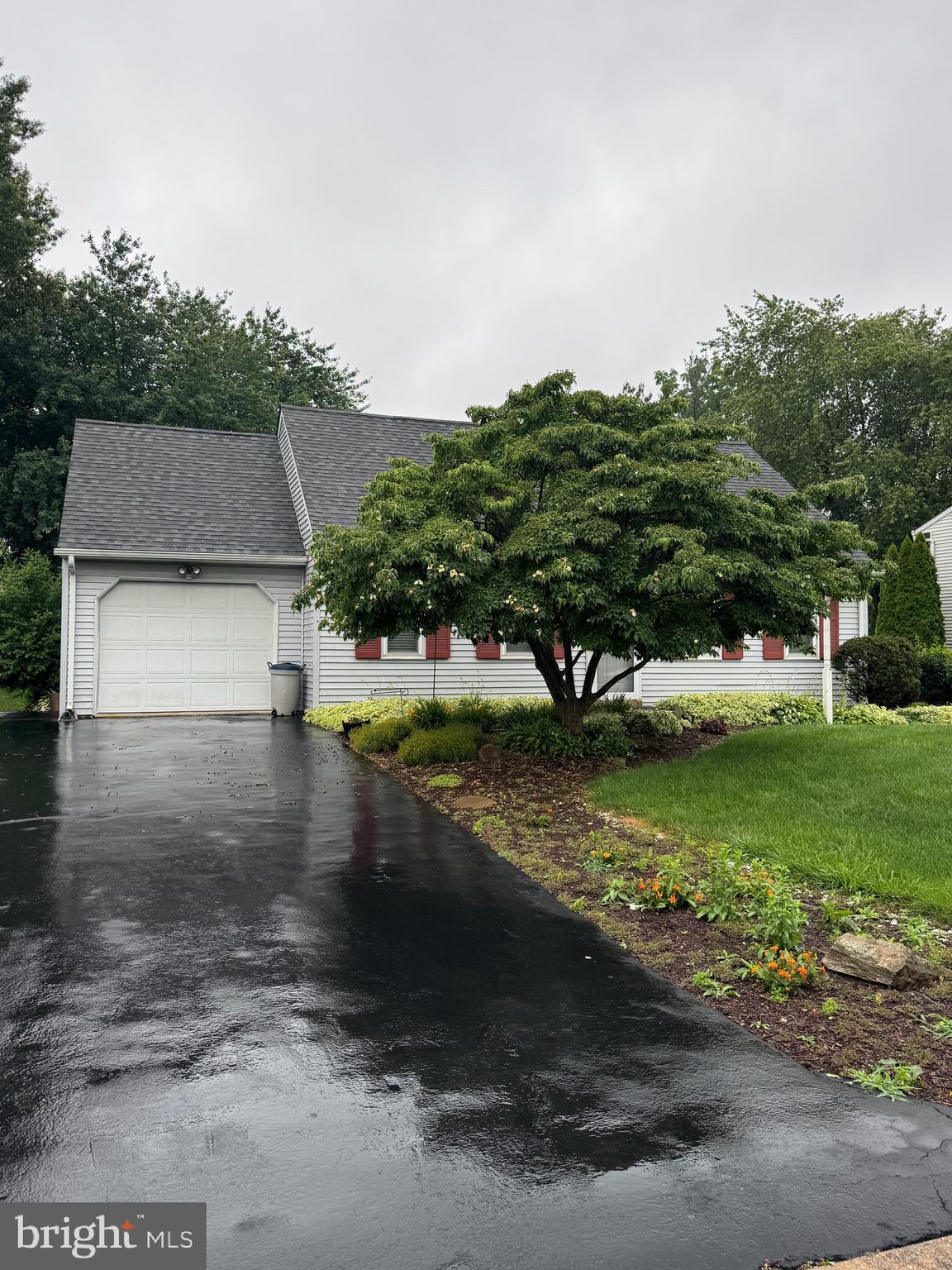905 PINETREE WAY