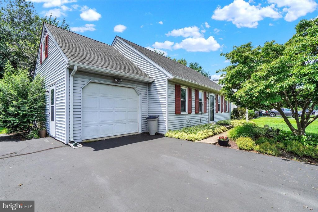 Photo of 905 Pinetree Way, LANCASTER, PA 17601 (MLS # PALA2072350)