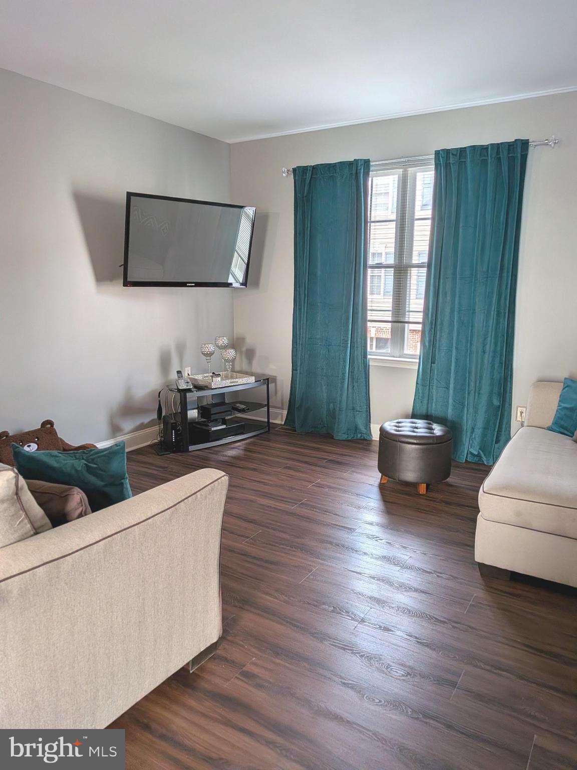 MCMULLEN SQUARE - Residential