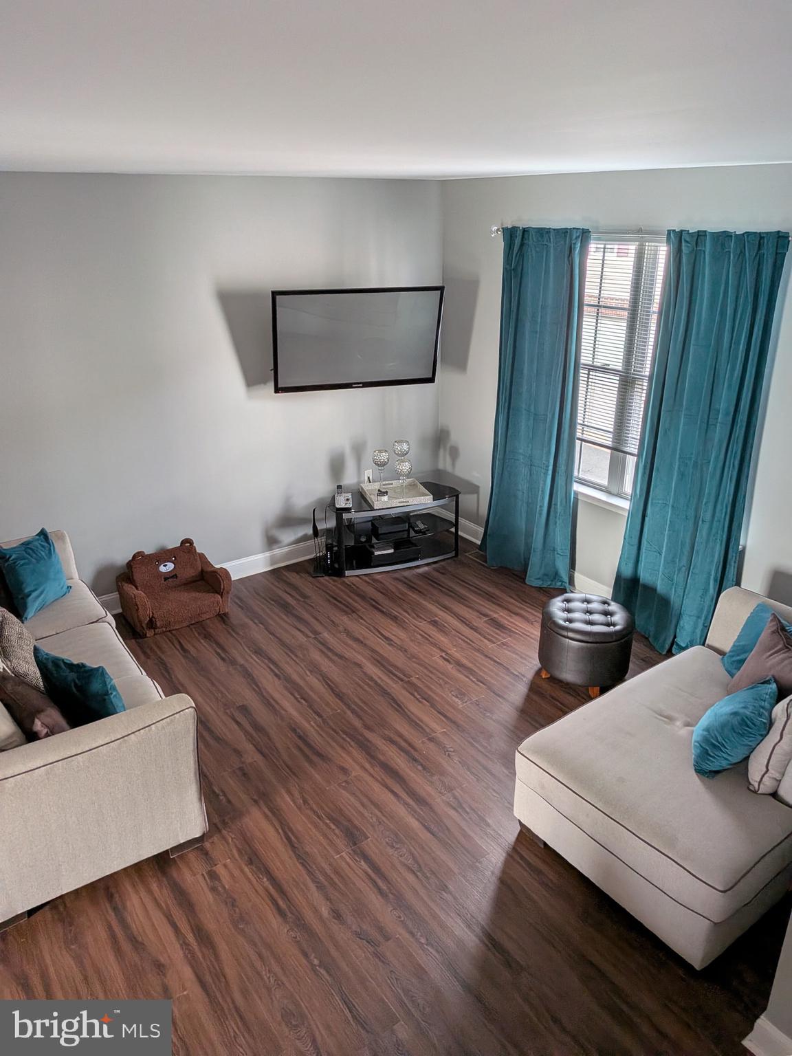 MCMULLEN SQUARE - Residential