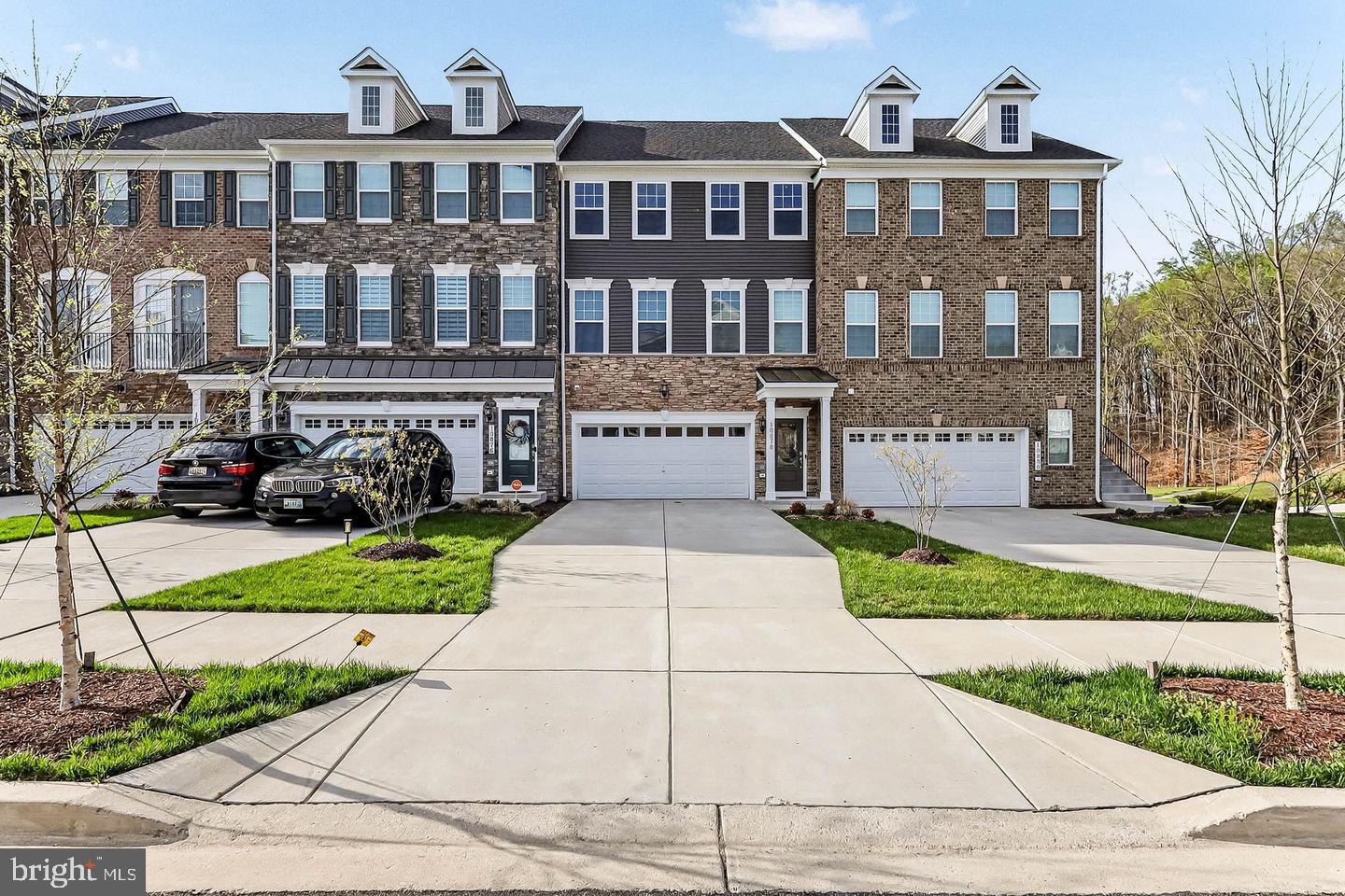 10878 FOXTROT CIRCLE