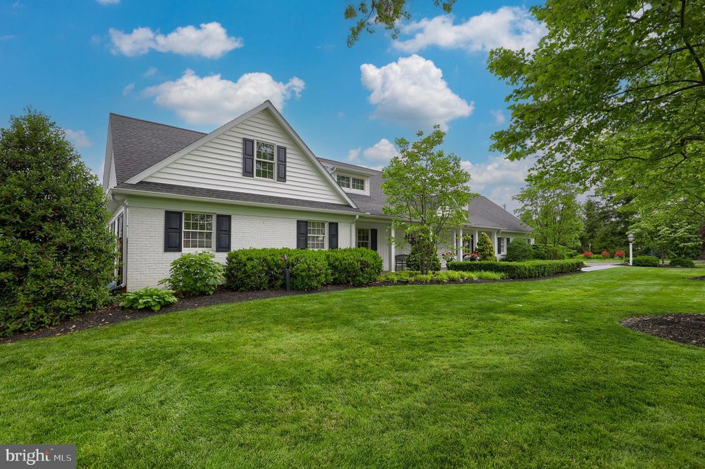 Photo of 599 VALLEY VIEW DR, NEW HOLLAND, PA 17557 (MLS # PALA2035524)