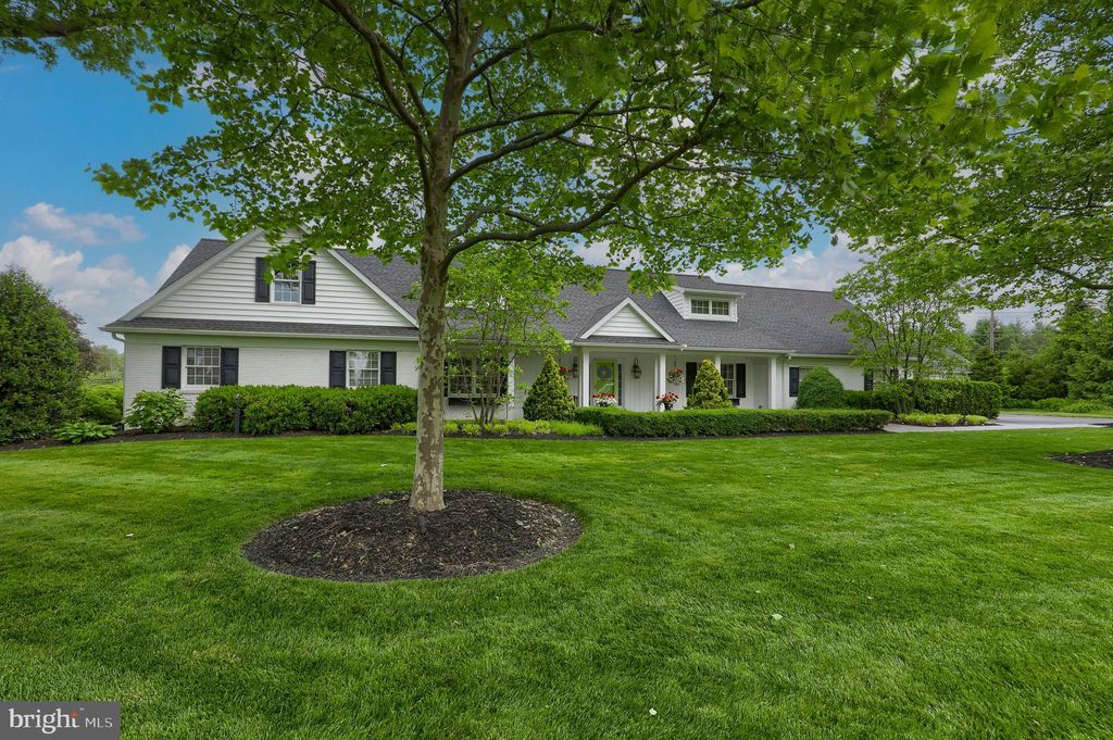 Photo of 599 VALLEY VIEW DR, NEW HOLLAND, PA 17557 (MLS # PALA2035524)