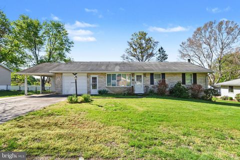 Photo of 7 Hope Dr, BOILING SPRINGS, PA 17007 (MLS # PACB2052922)