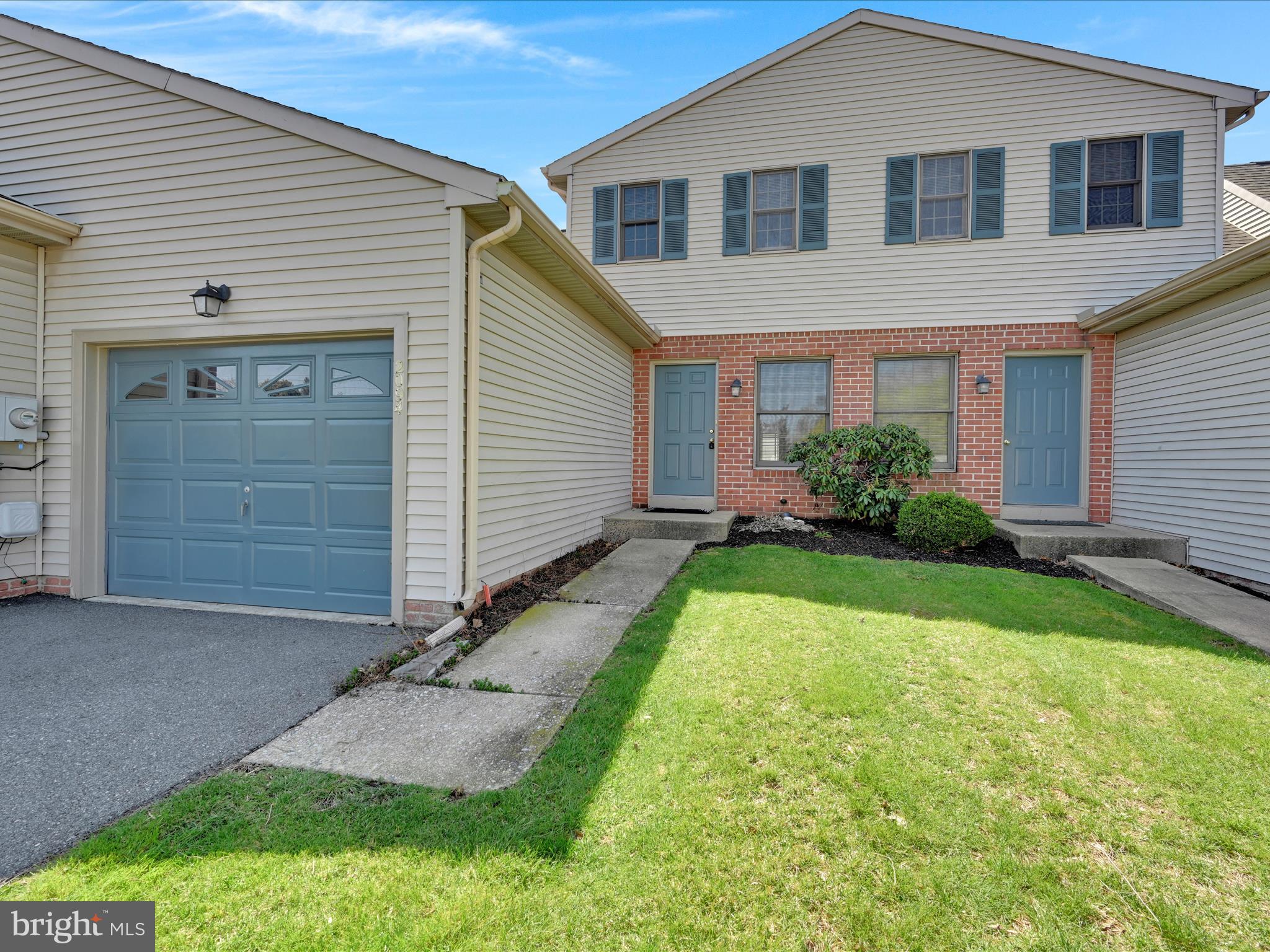 OAK HILLS - Residential